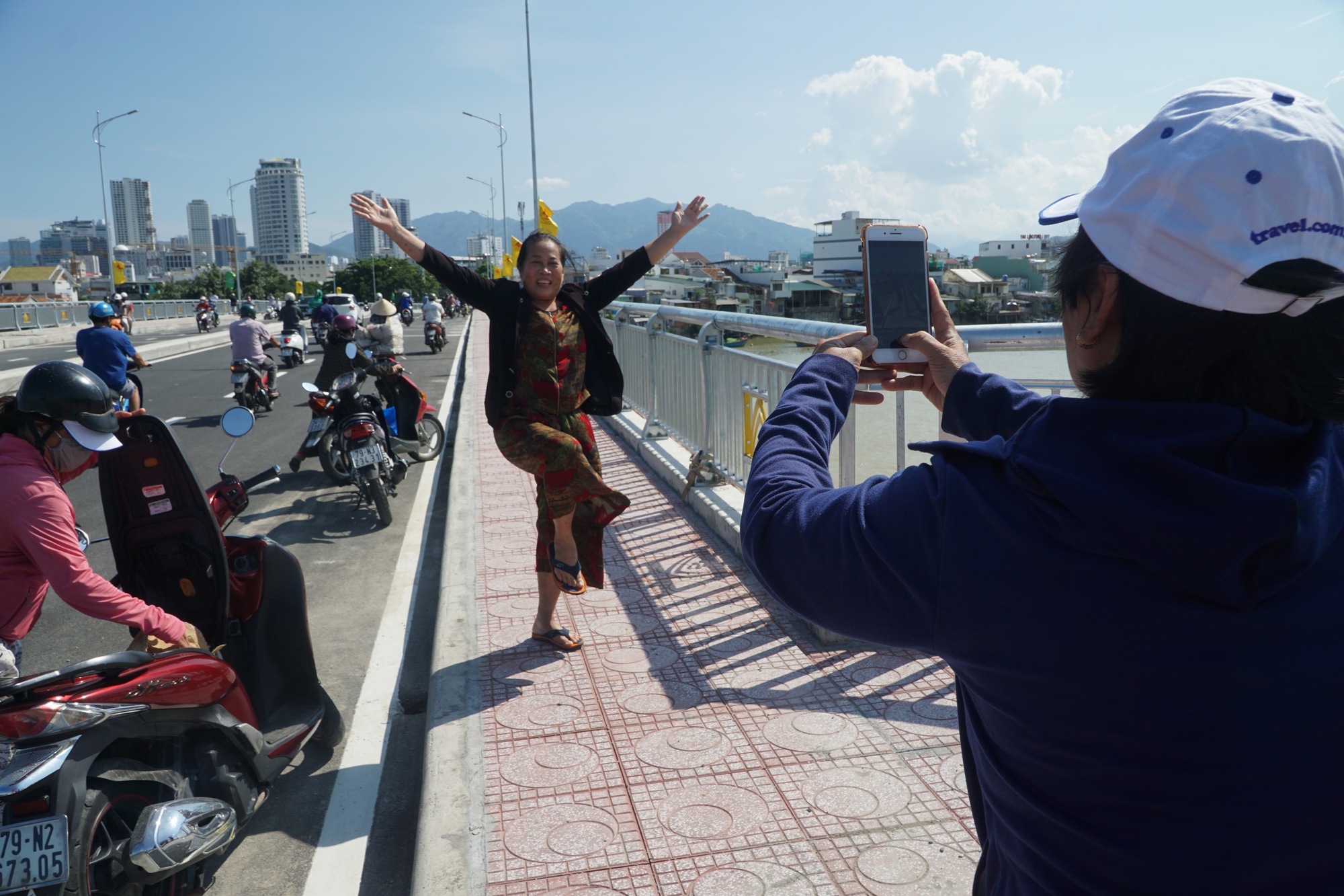 Cầu Xóm Bóng Nha Trang chính thức đi vào hoạt động - Ảnh 6.