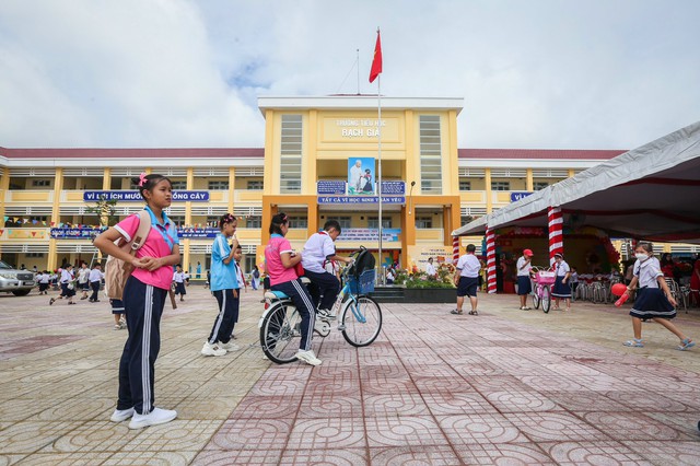 Quan tâm đầu tư cơ sở vật chất, chuẩn hóa đội ngũ giáo viên - Ảnh 1.