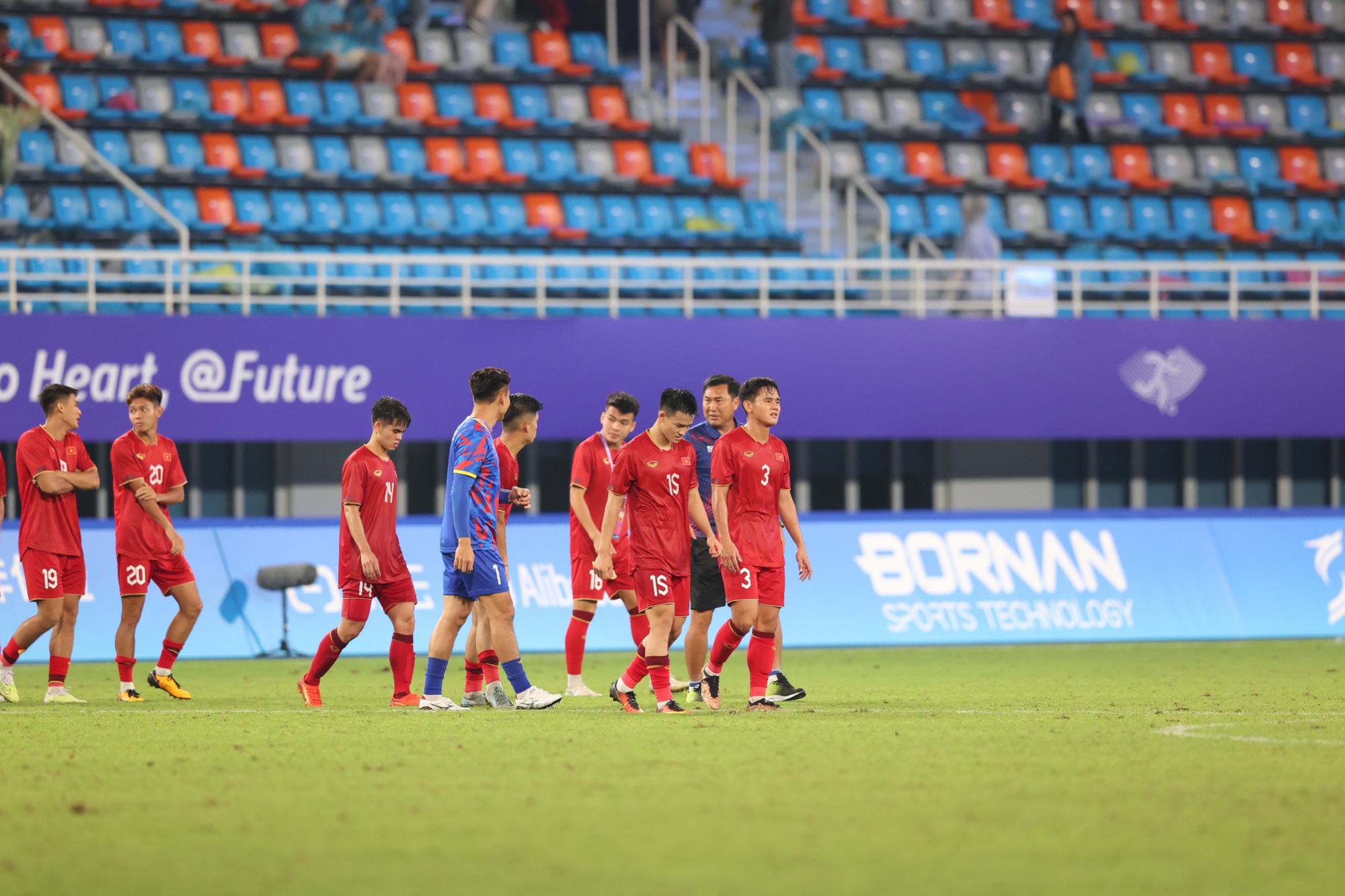Đội tuyển Olympic Việt Nam: Hình ảnh đẹp, bài học lớn sau trận thua Iran - Ảnh 4.