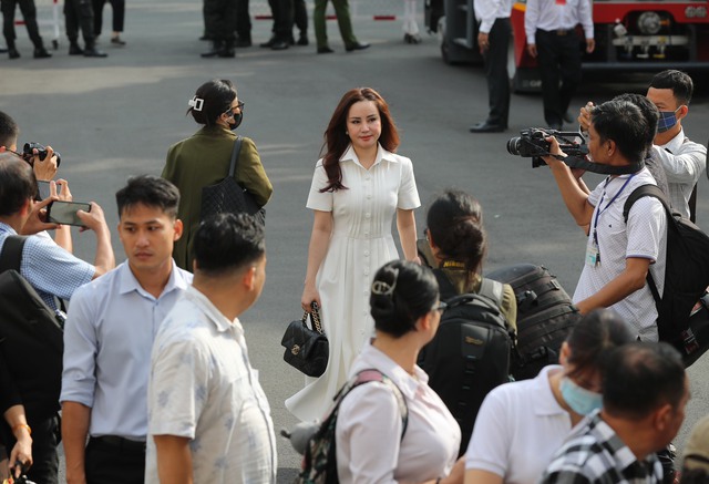 Vy Oanh lên tiếng nhan sắc khác lạ tại phiên tòa xử bà Nguyễn Phương Hằng - Ảnh 2.