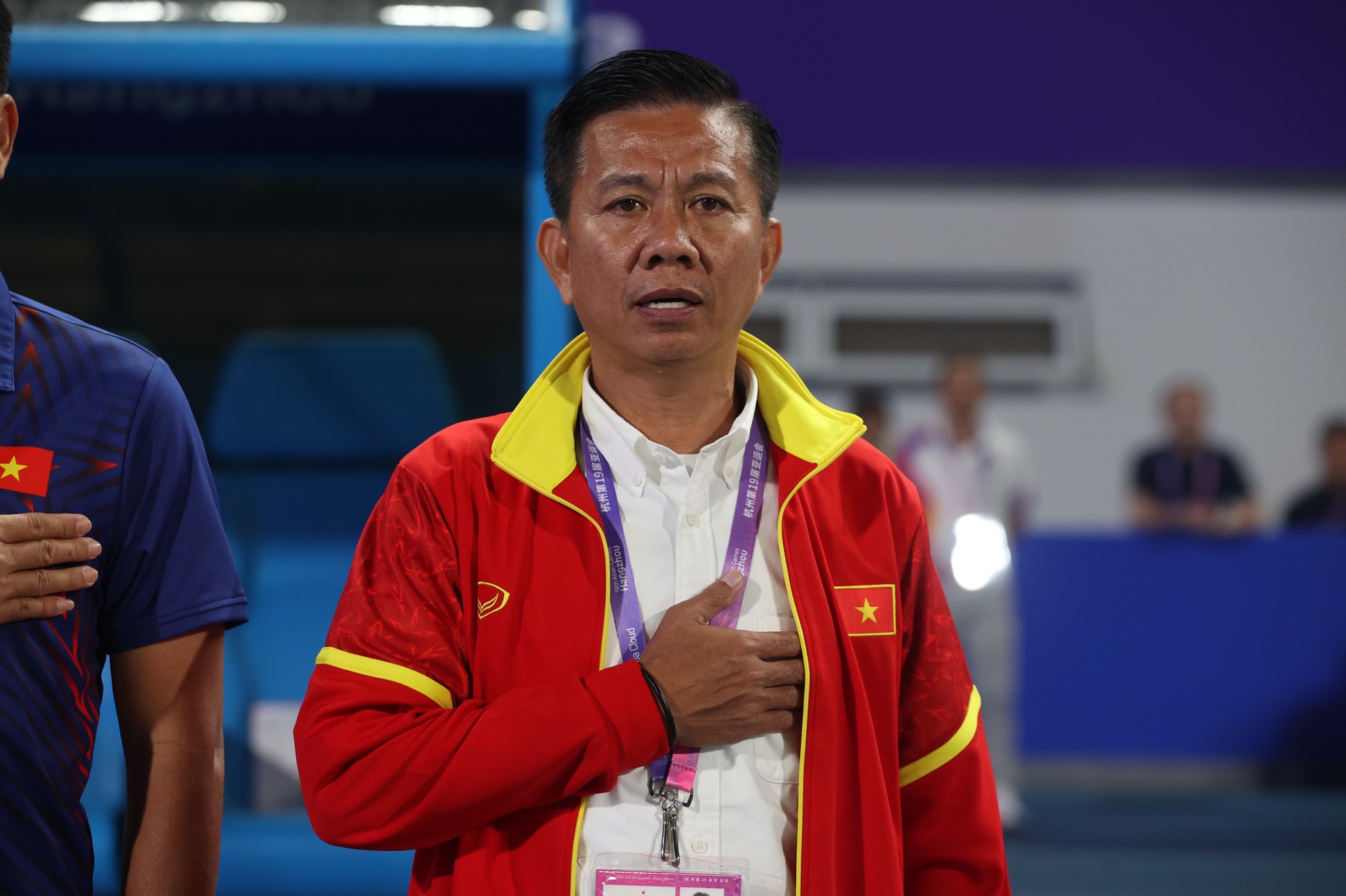 HLV Hoàng Anh Tuấn không trách học trò sau trận thua đậm