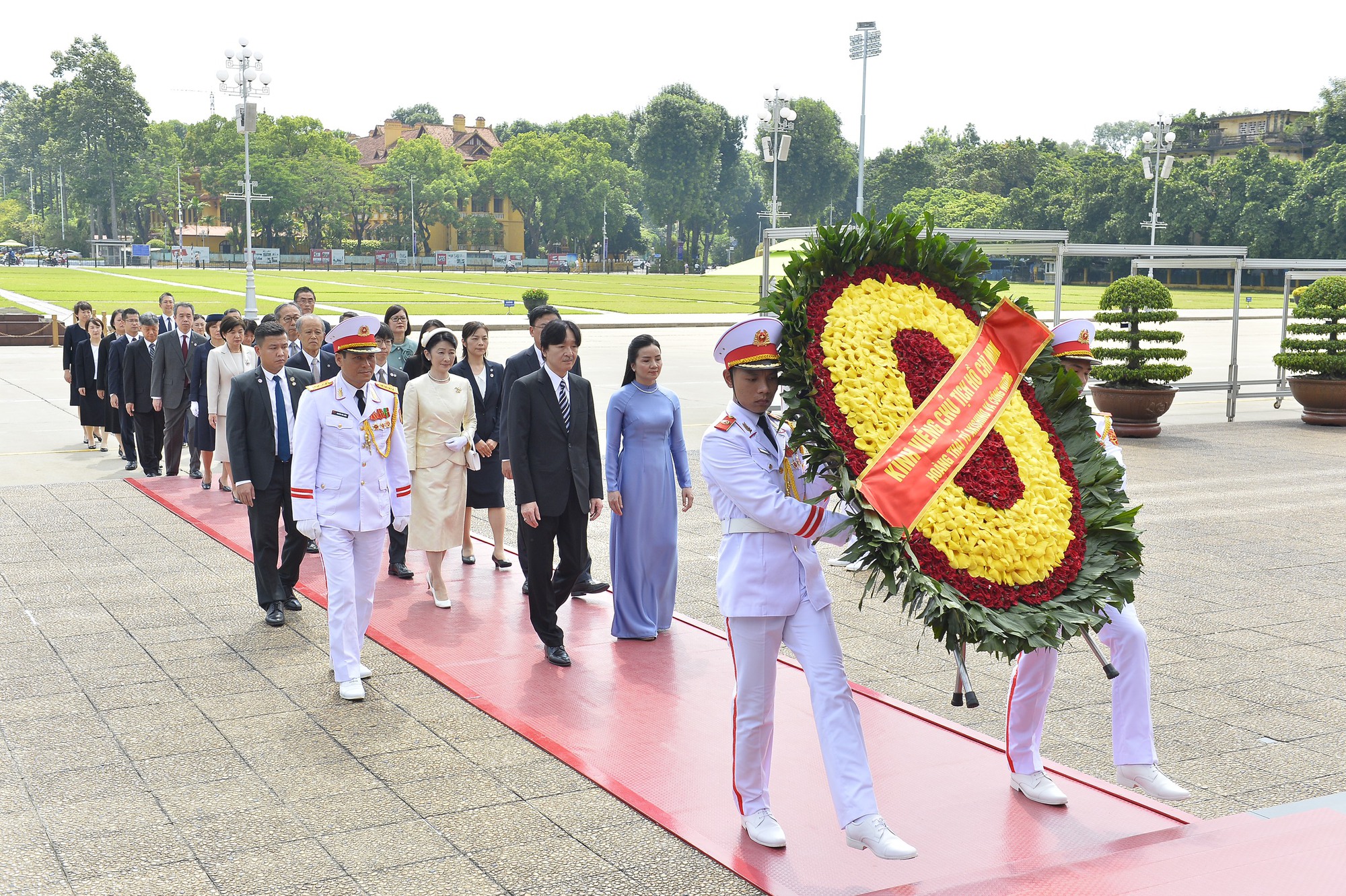 秋篠宮皇太子がホーチミン大統領の遺骨跡地を訪問 - 写真9。