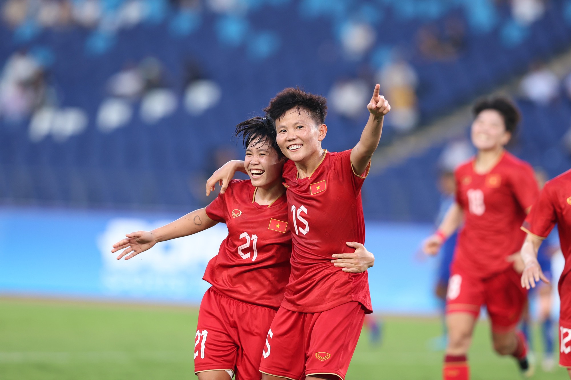 Niềm vui của Bích Thùy khi ghi bàn nâng tỷ số lên 2-0 cho đội tuyển nữ Việt Nam