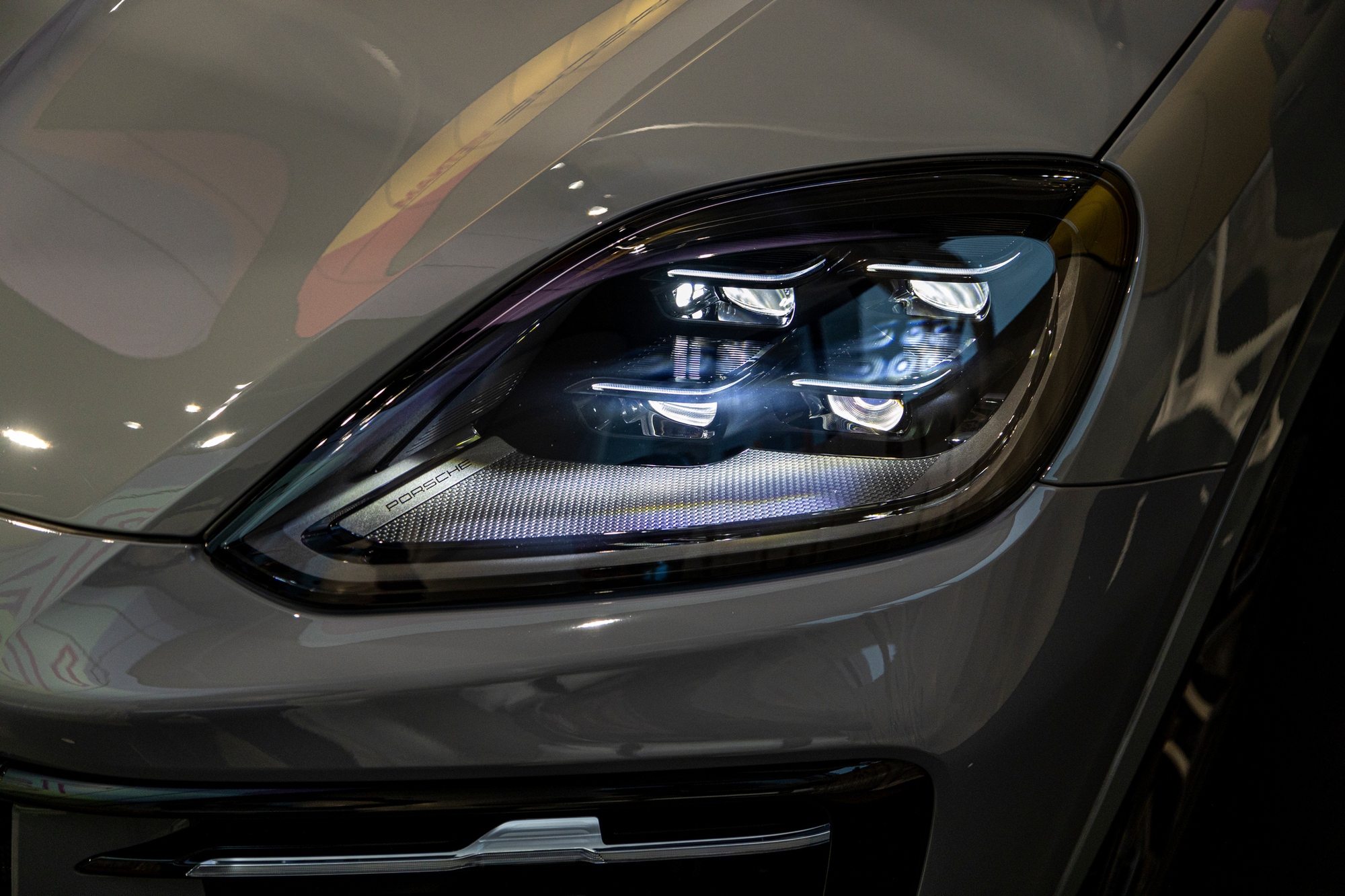 Porsche Cayenne S Coupe 2024 tại Việt Nam, hấp dẫn bởi cỗ máy V8   - Ảnh 6.