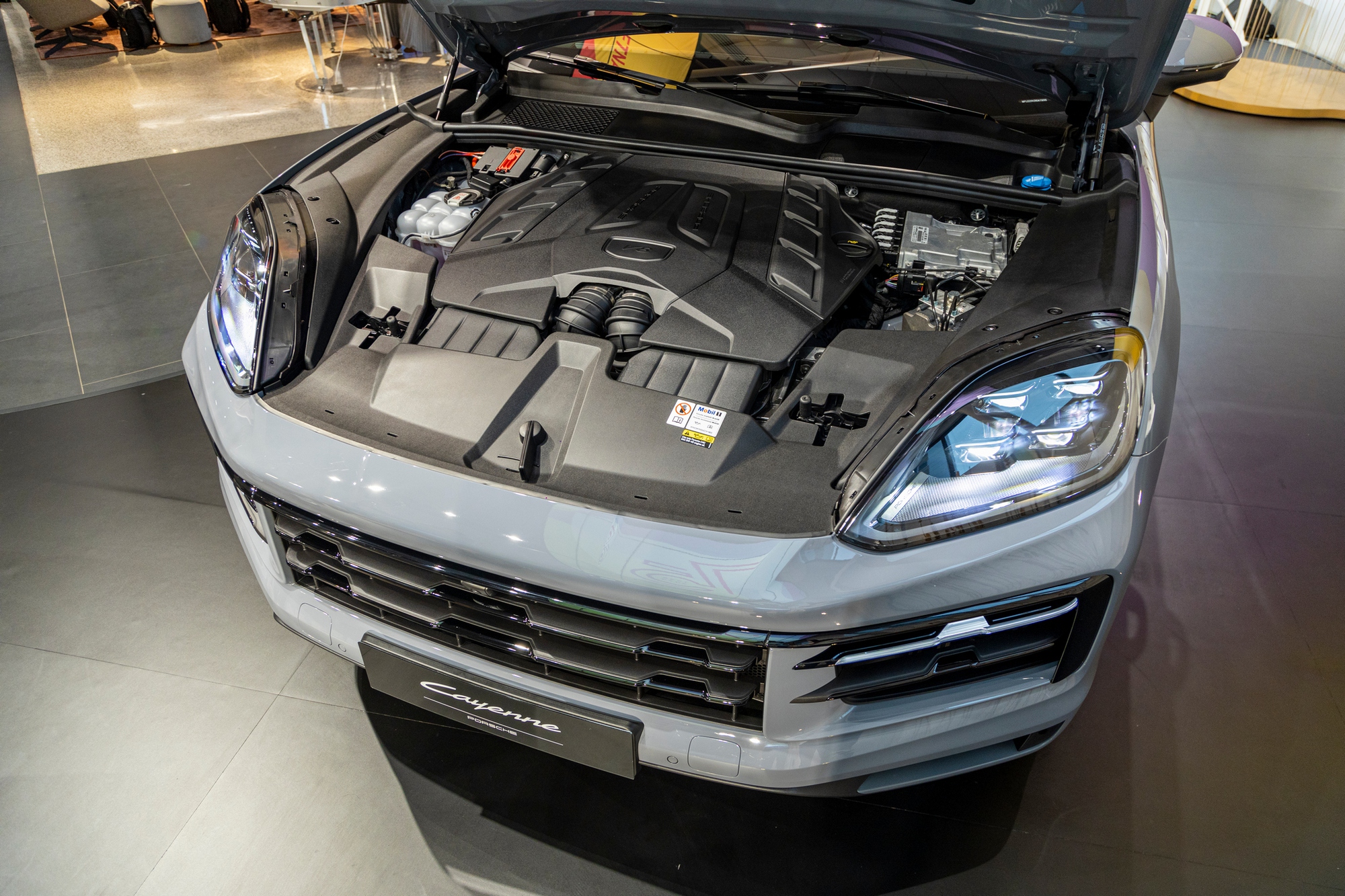 Porsche Cayenne S Coupe 2024 tại Việt Nam, hấp dẫn bởi cỗ máy V8   - Ảnh 3.