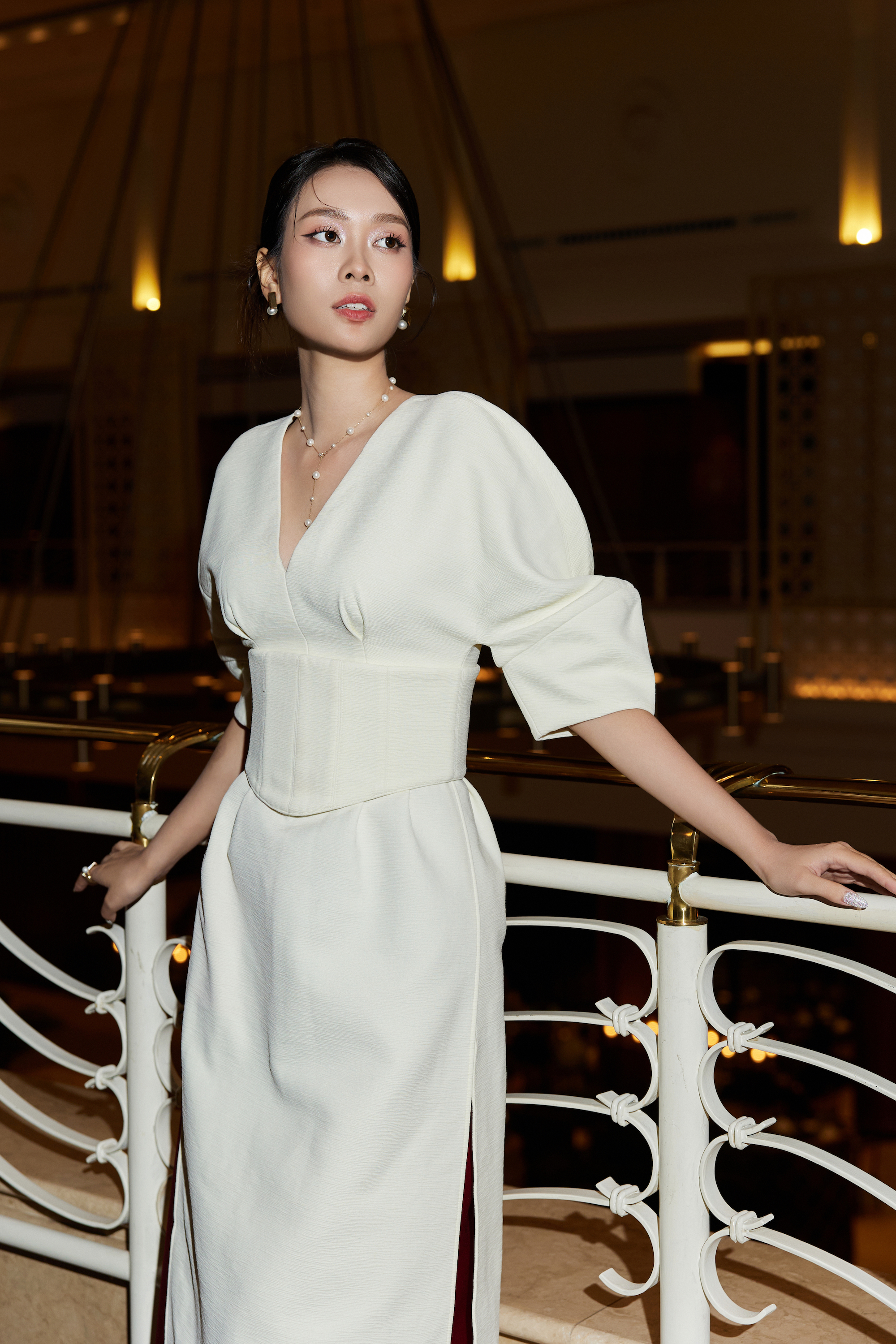 Miss Peace Vietnam Ban Mai thử sức làm MC song ngữ - Ảnh 1.