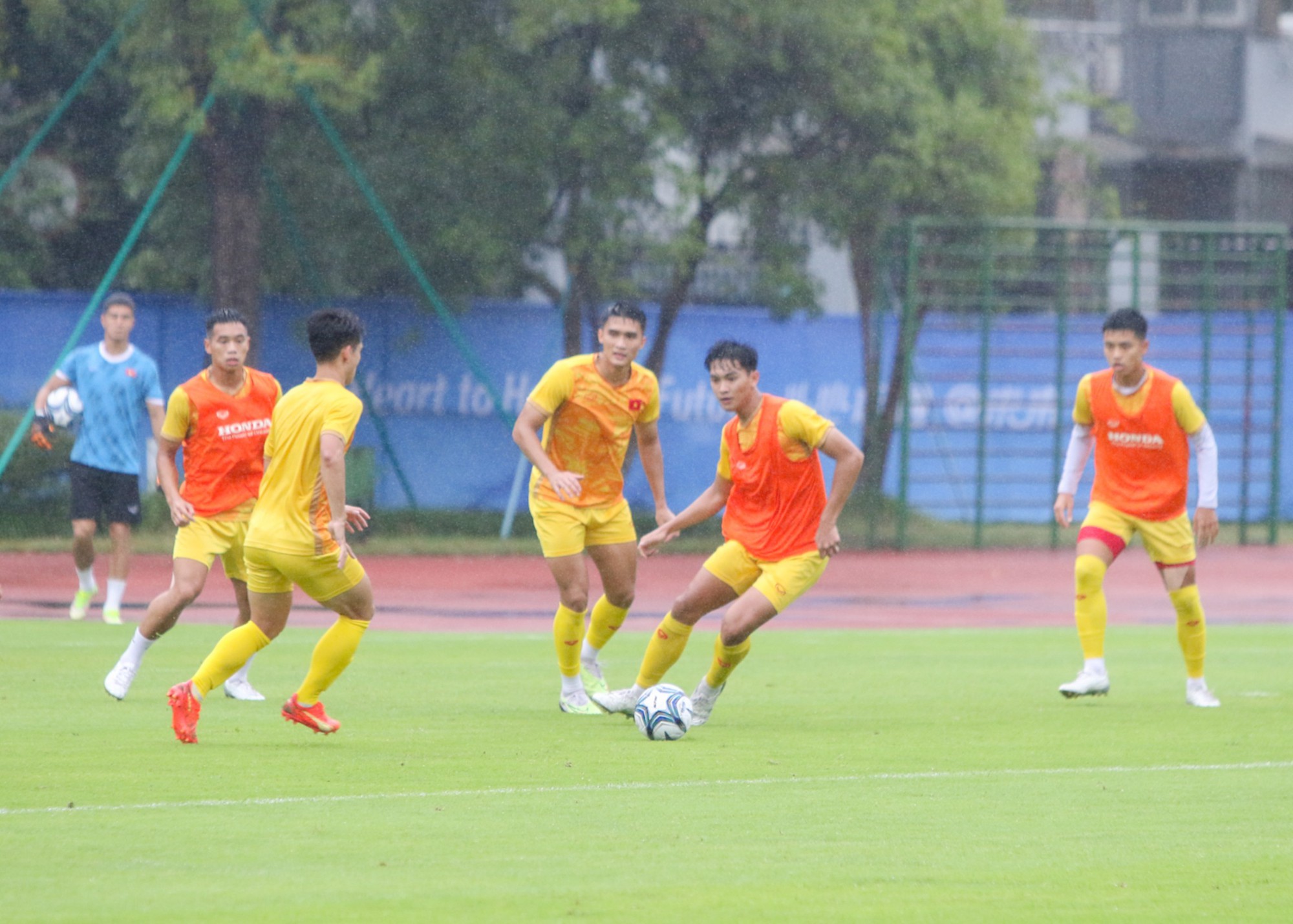 Đội tuyển Oylmpic Việt Nam tích cực tập luyện tại Hàng Châu (Trung Quốc)