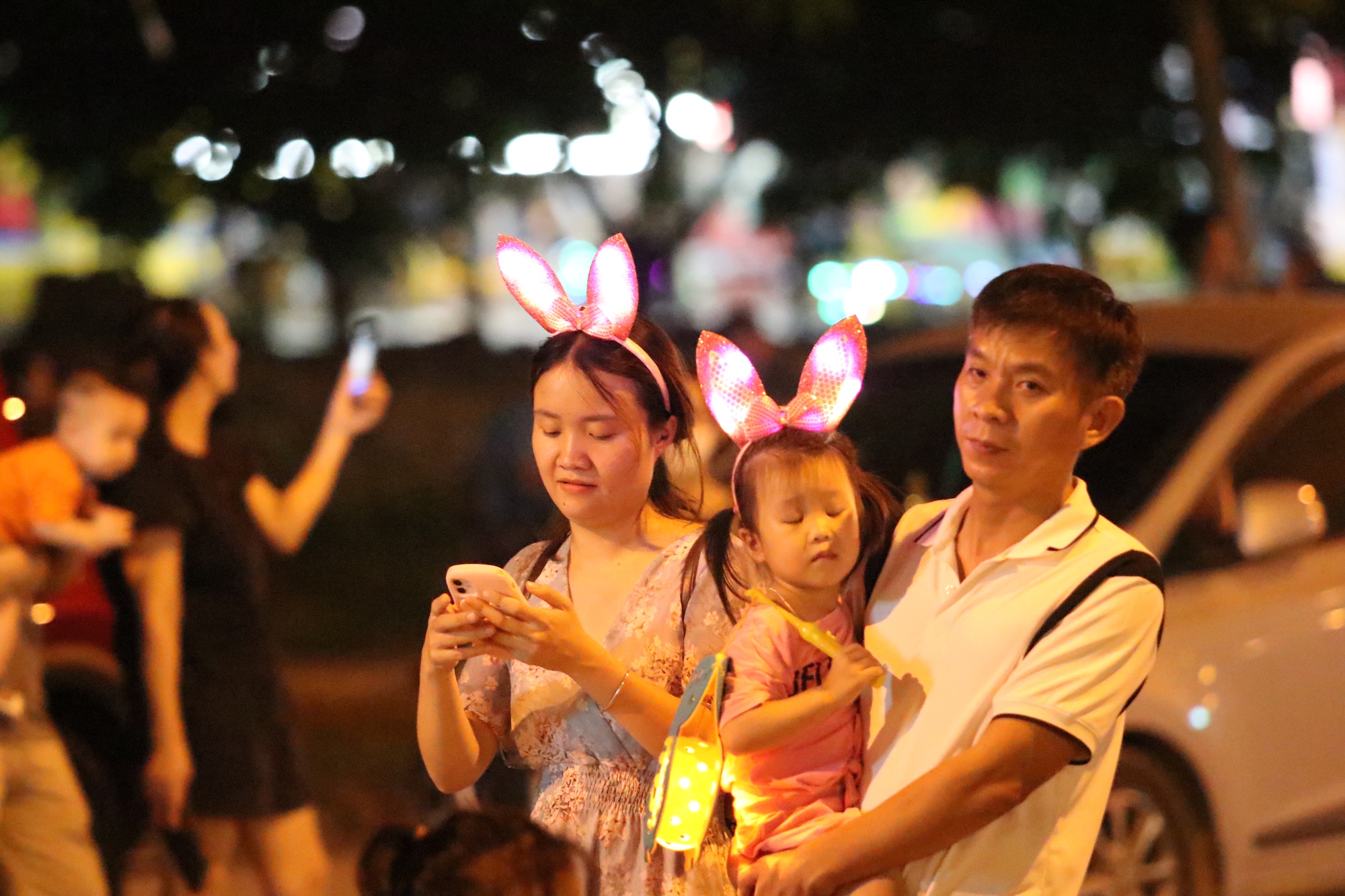 Hàng nghìn người dân tham gia lễ hội 'Thành Sen rước đèn Trung thu' - Ảnh 10.