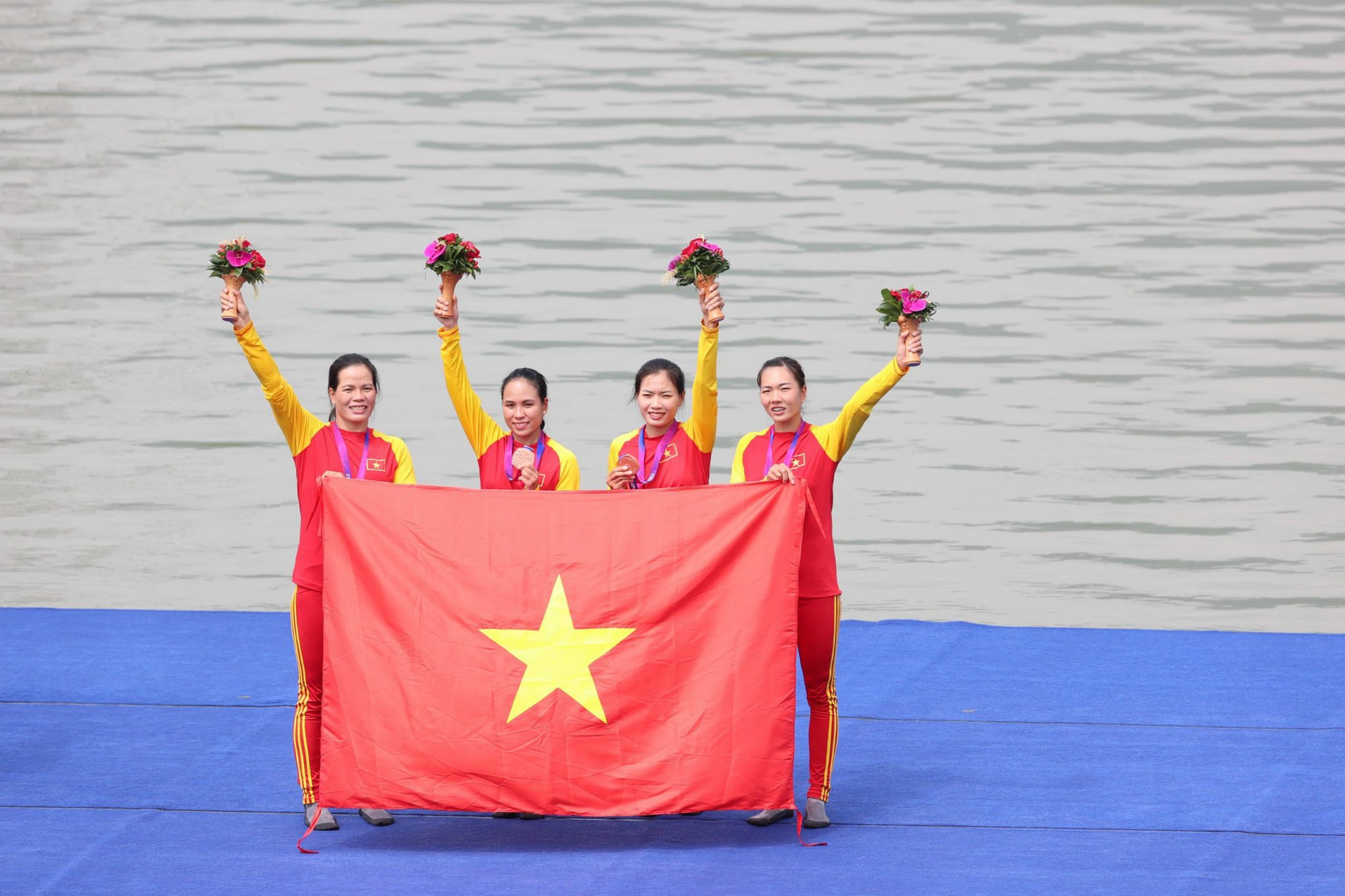 Việt Nam có huy chương đầu tiên tại ASIAD 19: Đua thuyền rowing về đích thứ 3 - Ảnh 1.