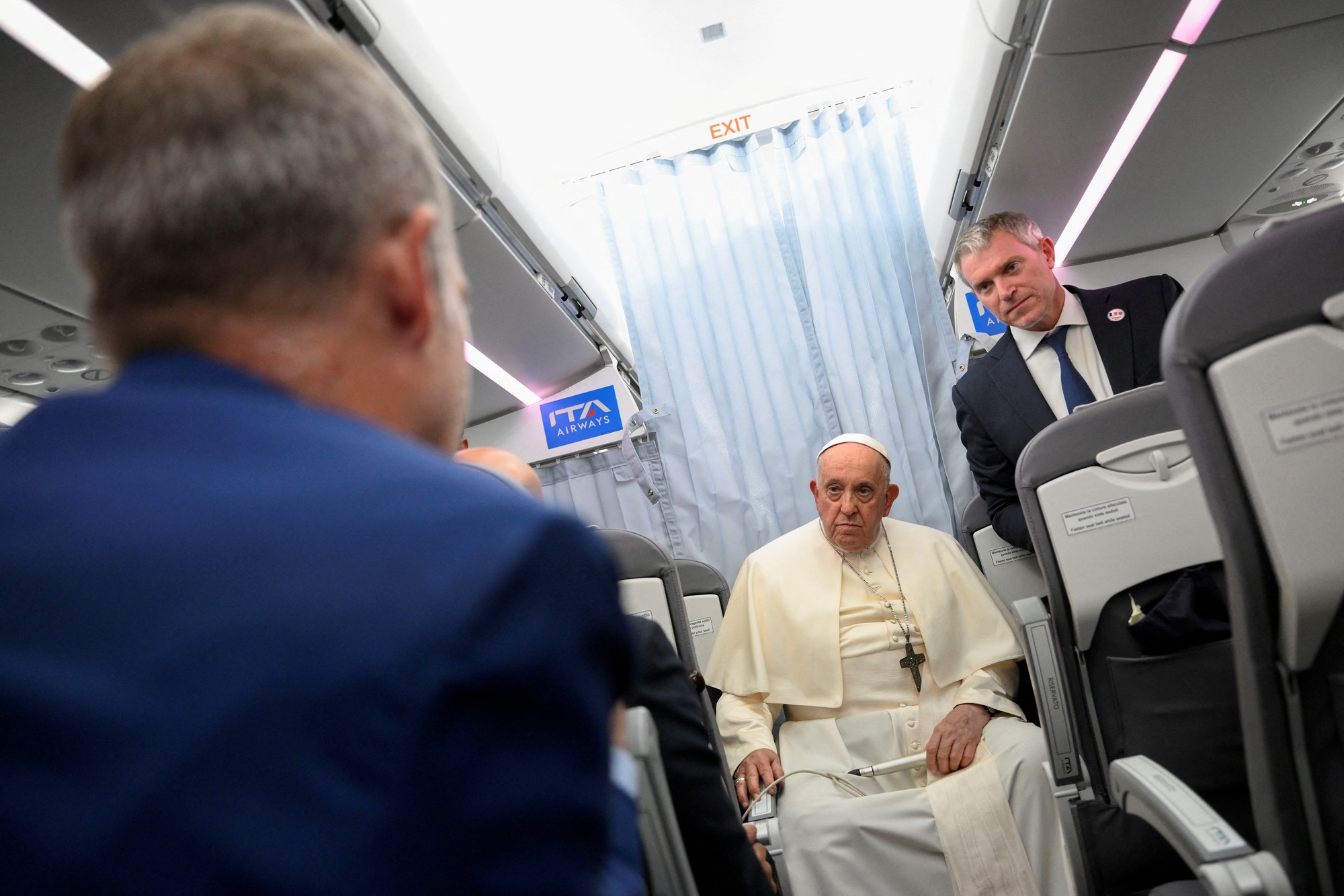 Giáo hoàng Francis nói một số nước ‘làm trò’ với Ukraine - Ảnh 1.
