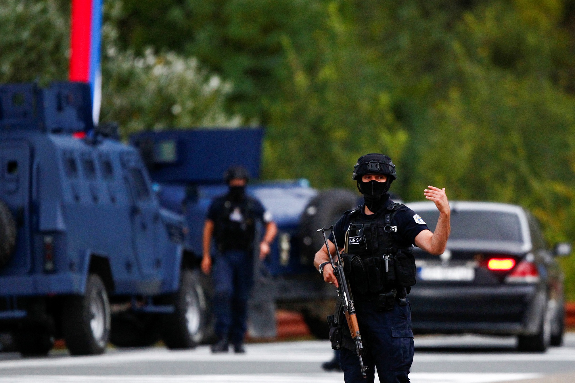 Căng thẳng leo thang ở Kosovo sau vụ tấn công cảnh sát  - Ảnh 2.