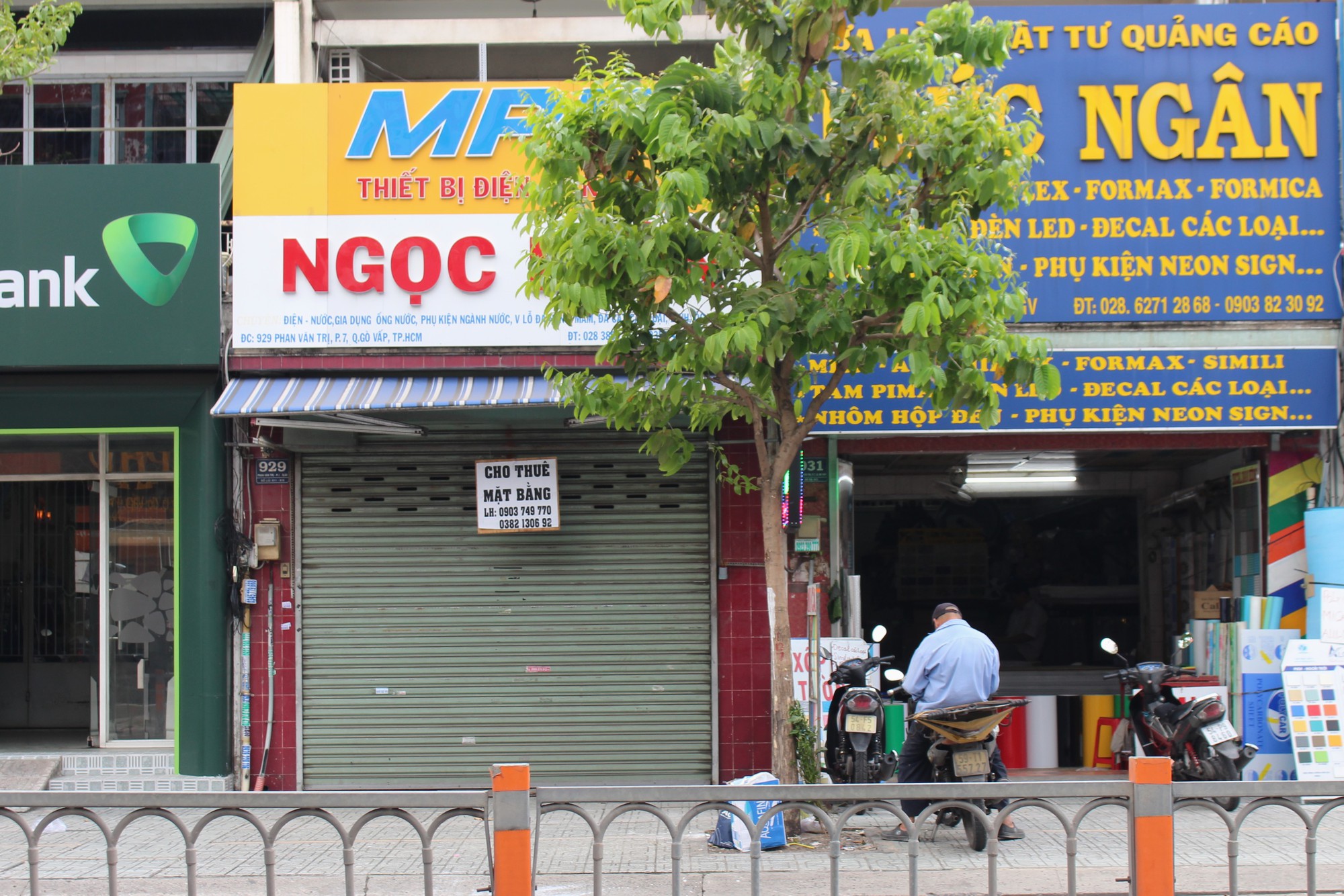 Mặt bằng 'bình dân' ở TP.HCM: Giảm giá một nửa, giảm tiền cọc vẫn bỏ trống - Ảnh 4. Mặt bằng 'bình dân' ở TP.HCM: Giảm giá một nửa, giảm tiền cọc vẫn bỏ trống - Ảnh 4.
