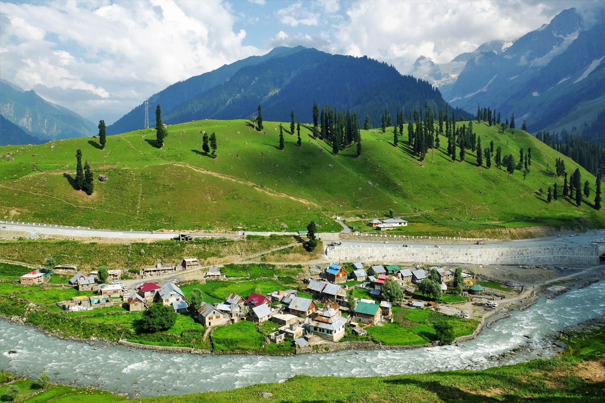 Nữ du khách Việt trong hành trình khám phá 'thiên đường hạ giới' Kashmir  - Ảnh 1.