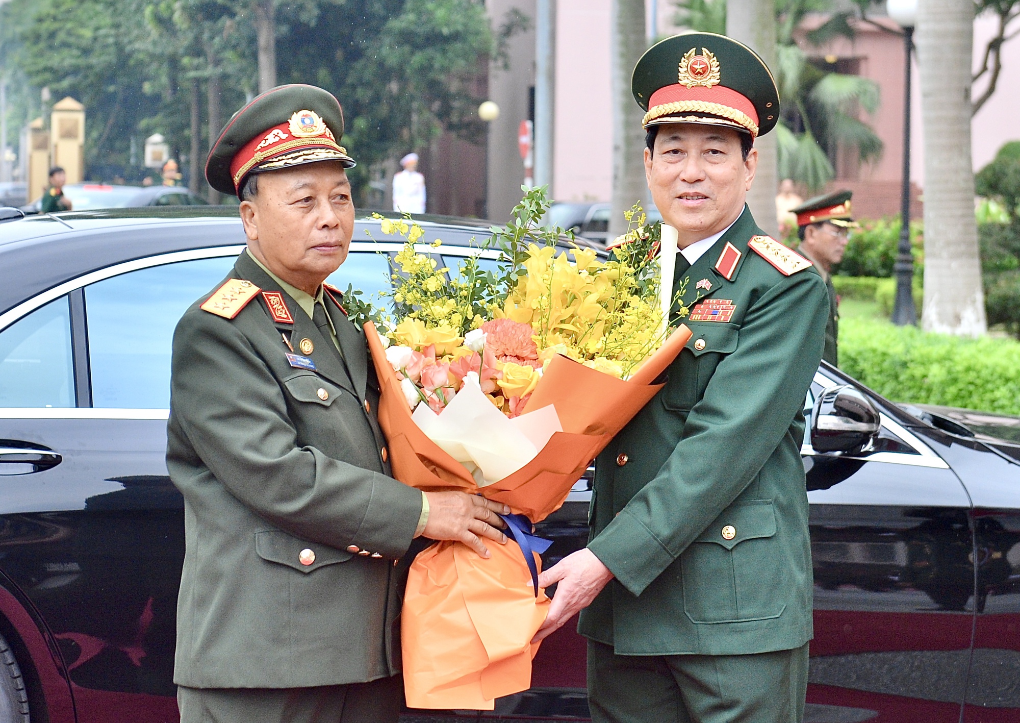 Đại tướng Lương Cường chủ trì lễ đón Chủ nhiệm Tổng cục Chính trị QĐND Lào - Ảnh 2.