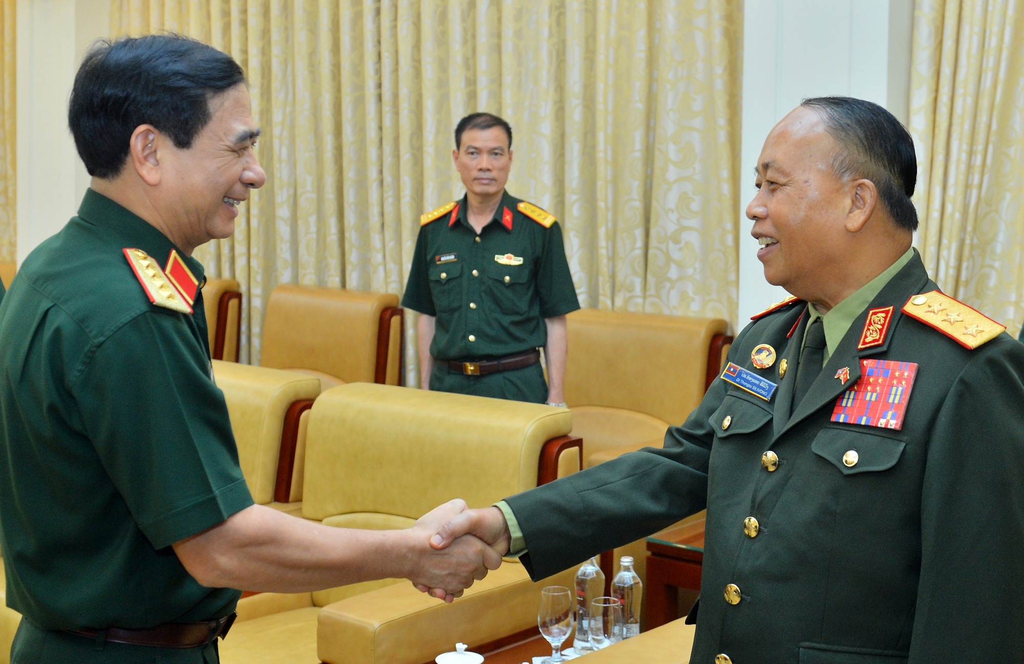 'Bộ Quốc phòng luôn ủng hộ quân đội Việt Nam - Lào phát triển bền chặt' - Ảnh 1.