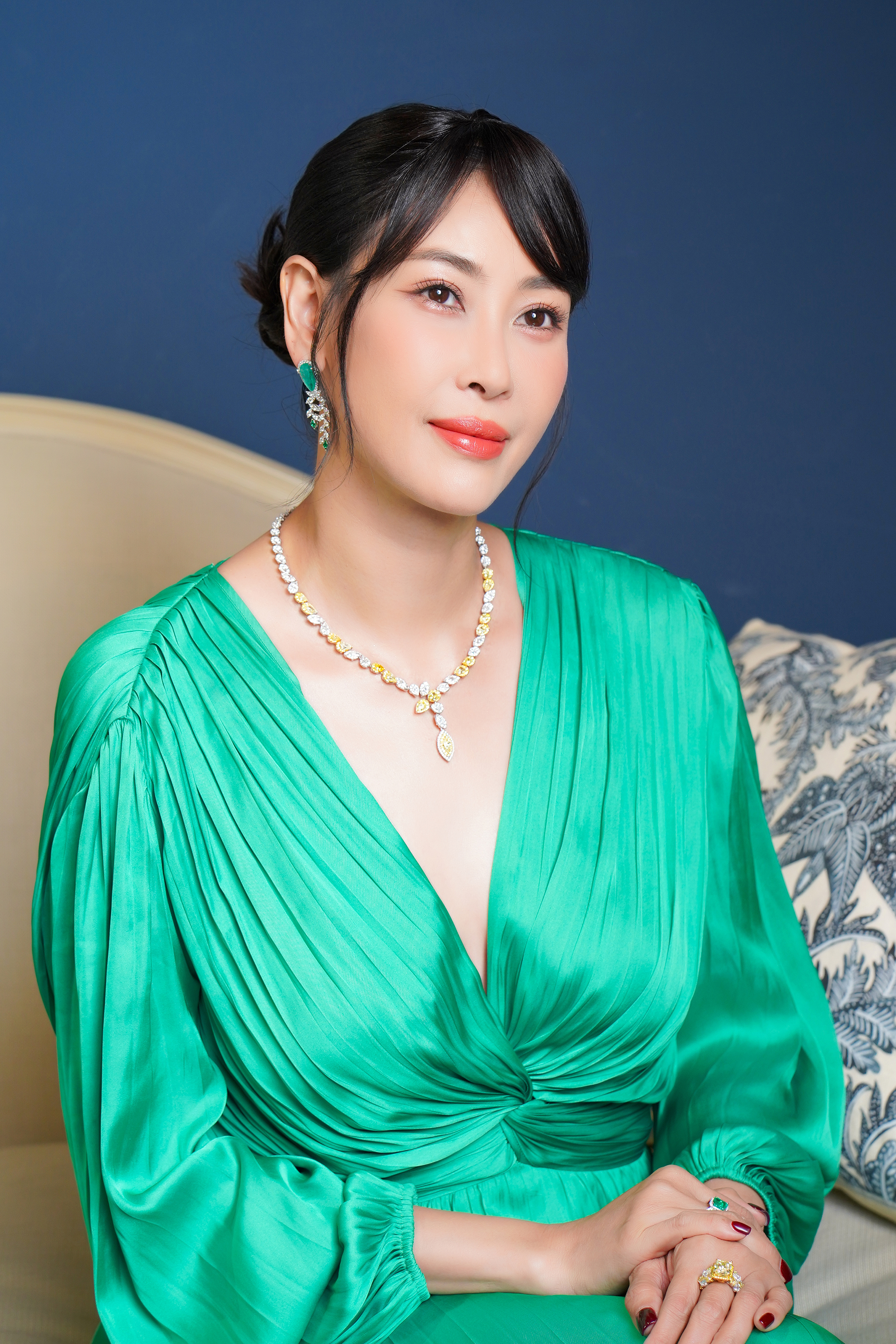Hoa hậu Hà Kiều Anh sang trọng trong bộ trang sức kim cương - Ảnh 3.