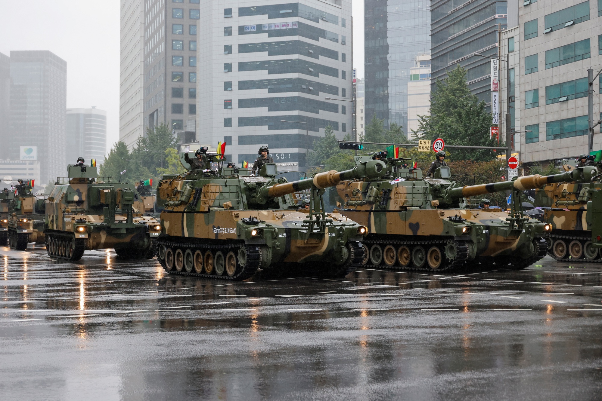 Hàn Quốc phô diễn sức mạnh quân sự cảnh báo Triều Tiên  - Ảnh 1.