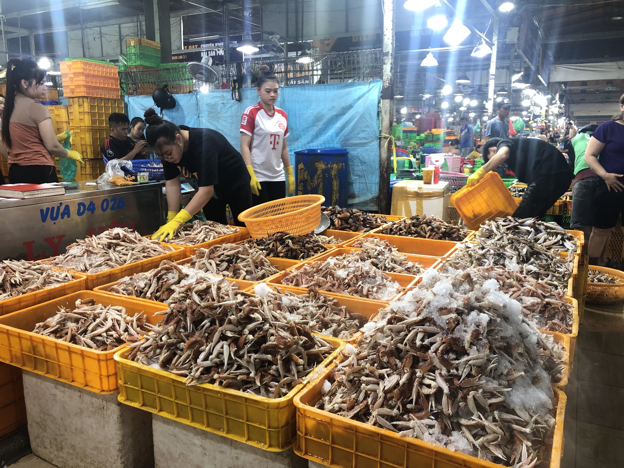 Pasar Binh Dien: Dari rawa alang-alang hingga area komersial terbesar - Foto 2. Chợ Bình Điền: Từ đầm lầy lau sậy đến khu thương mại lớn bậc nhất  - Ảnh 2.