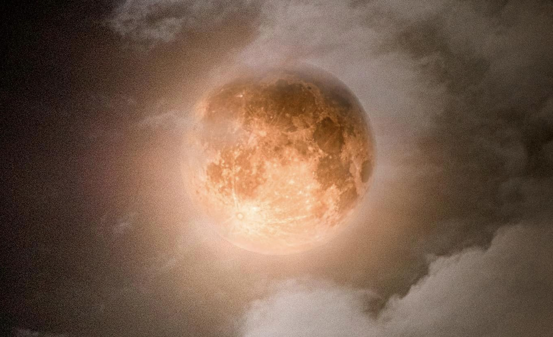 Trung thu tối nay xuất hiện siêu trăng cuối cùng 2023: Vì sao gọi là Trăng Ngô? - Ảnh 1.