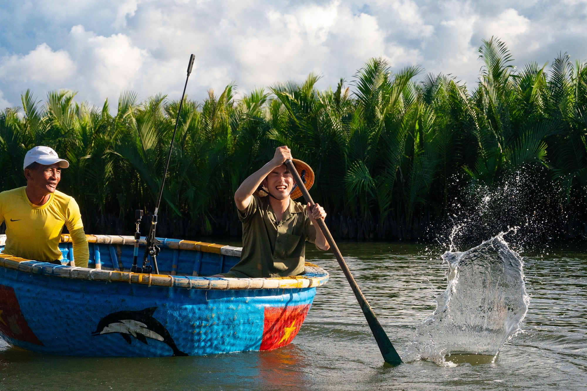 Korean stars who are fluent in 4 languages ​​are fascinated by the beautiful scenery of Hoi An - Photo 2.