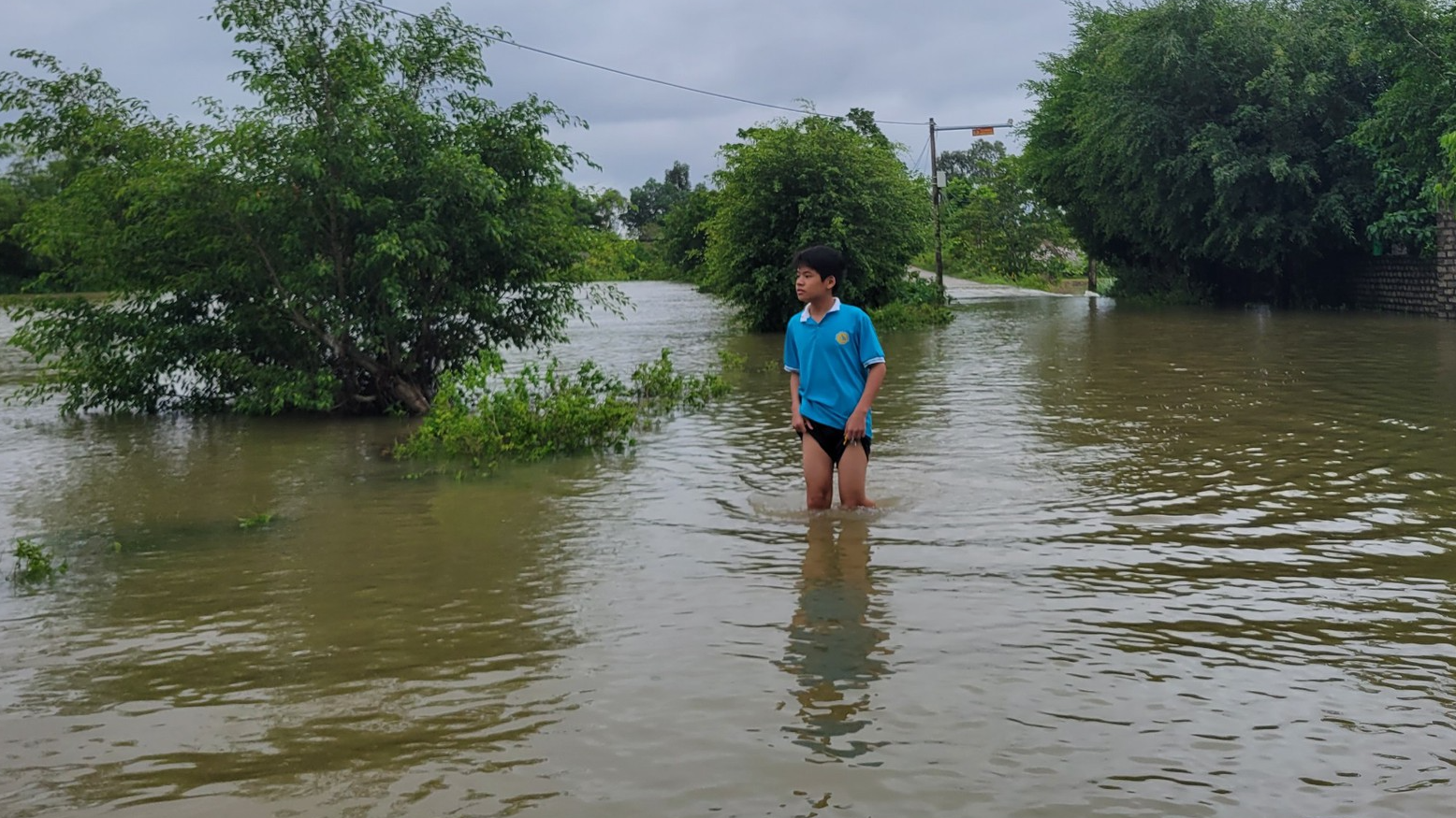 Nước sông Hoàng Long dâng cao gây ngập hàng trăm nhà dân - Ảnh 5.