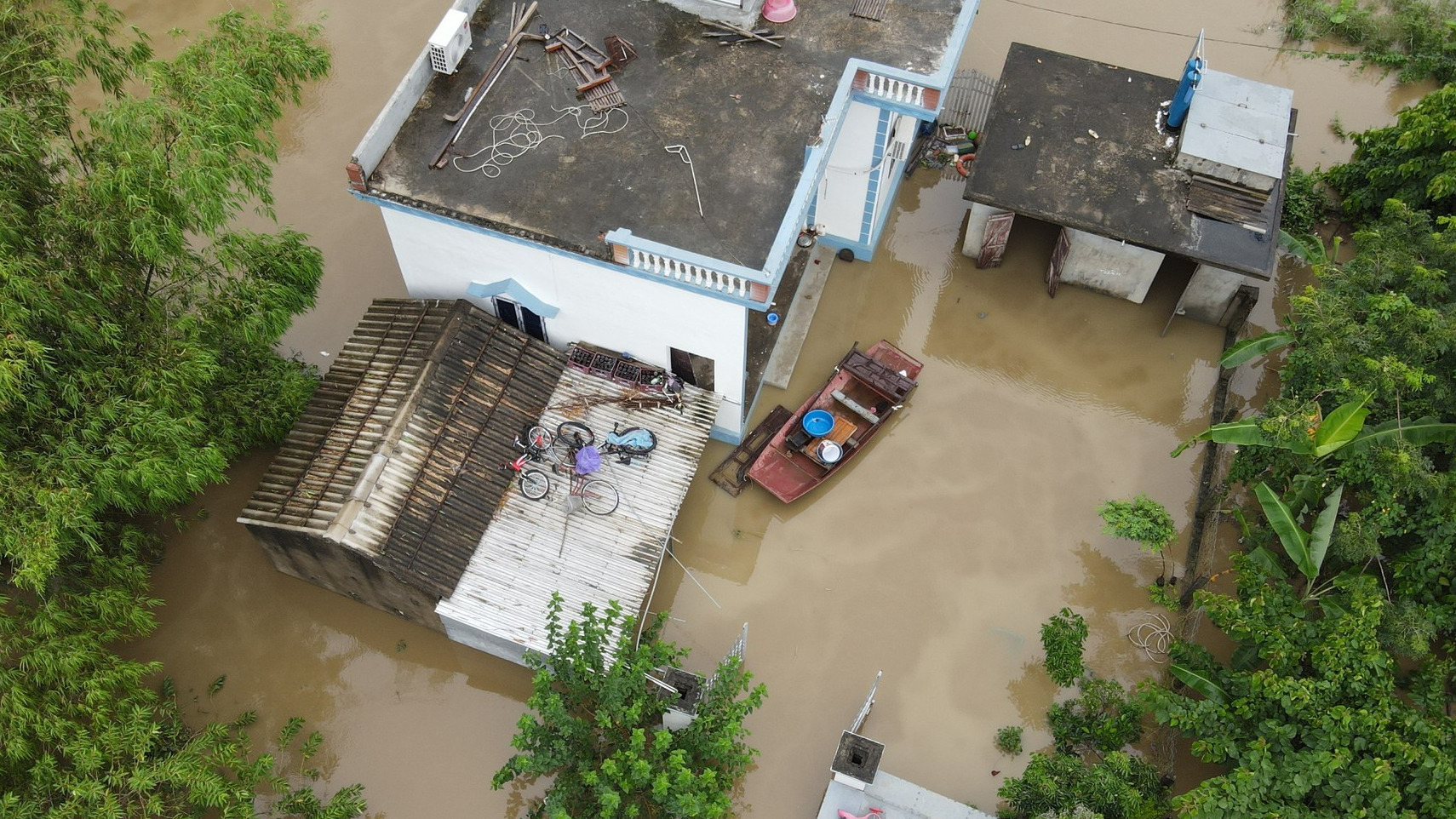 Ninh Bình: Nước sông Hoàng Long dâng cao, hàng trăm nhà dân bị ngập - Ảnh 7.