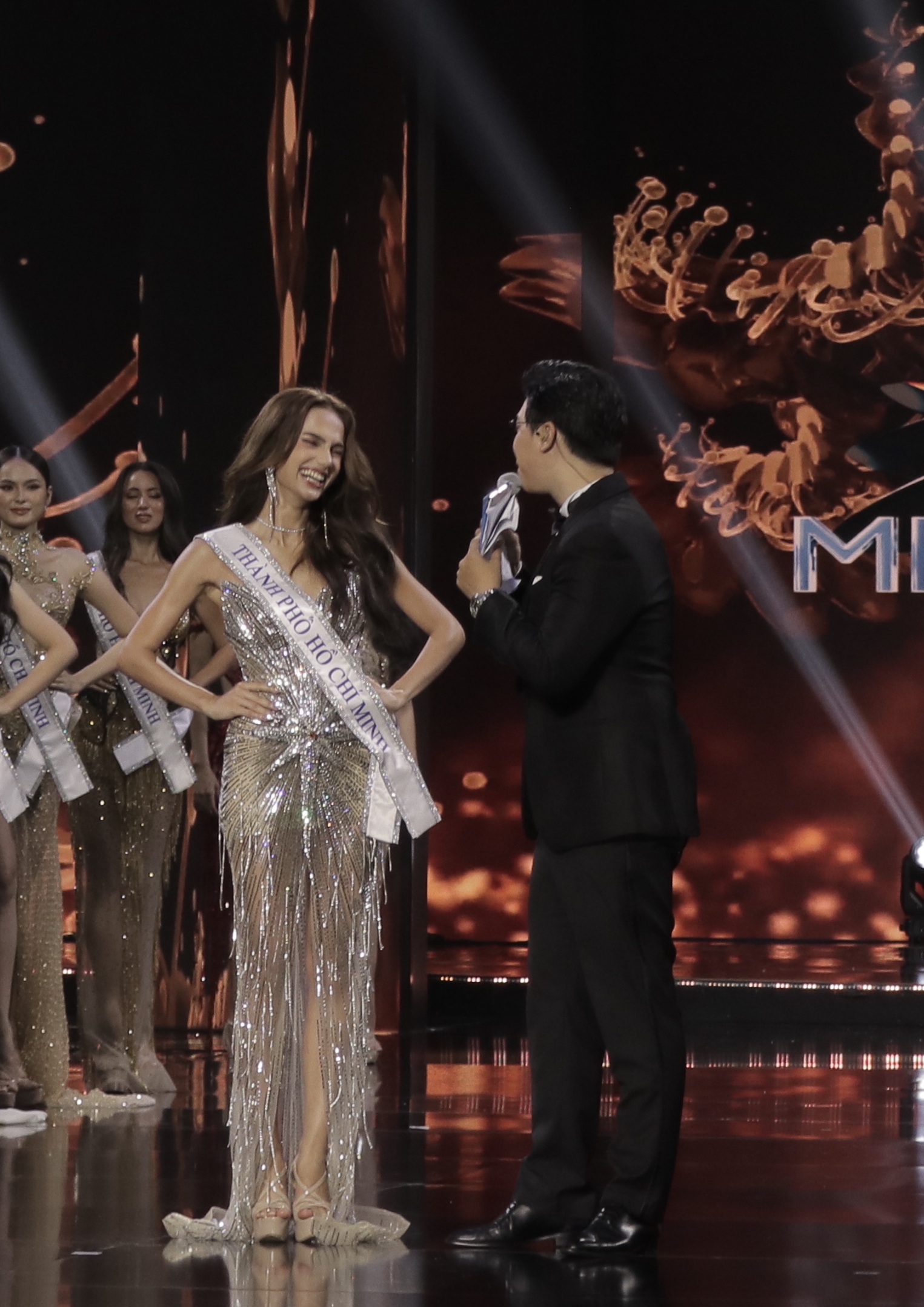 'Cô gái chăn trâu' Hương Ly đăng quang Miss Universe Vietnam 2023 - Ảnh 8.