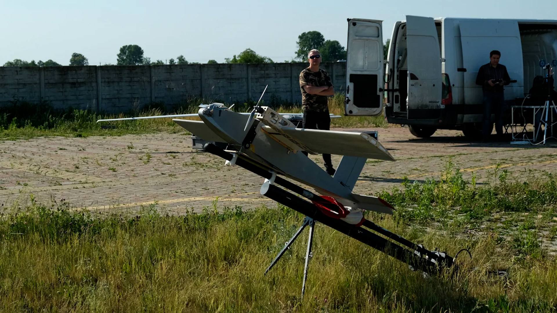 UAV dày đặc chiến trường Ukraine khiến xe tăng bị phát hiện chỉ sau vài phút - Ảnh 1.