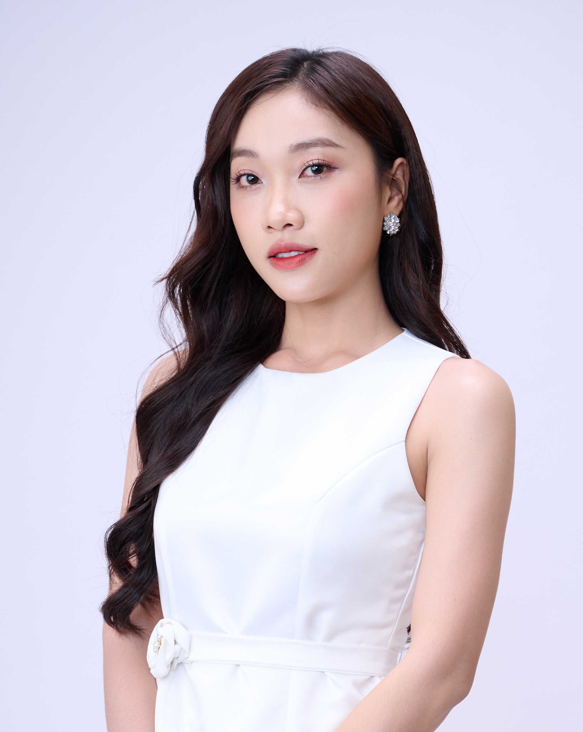 Nhan sắc người đẹp 'Miss World Vietnam' đóng nữ chính phim Tình đầu - Ảnh 1.