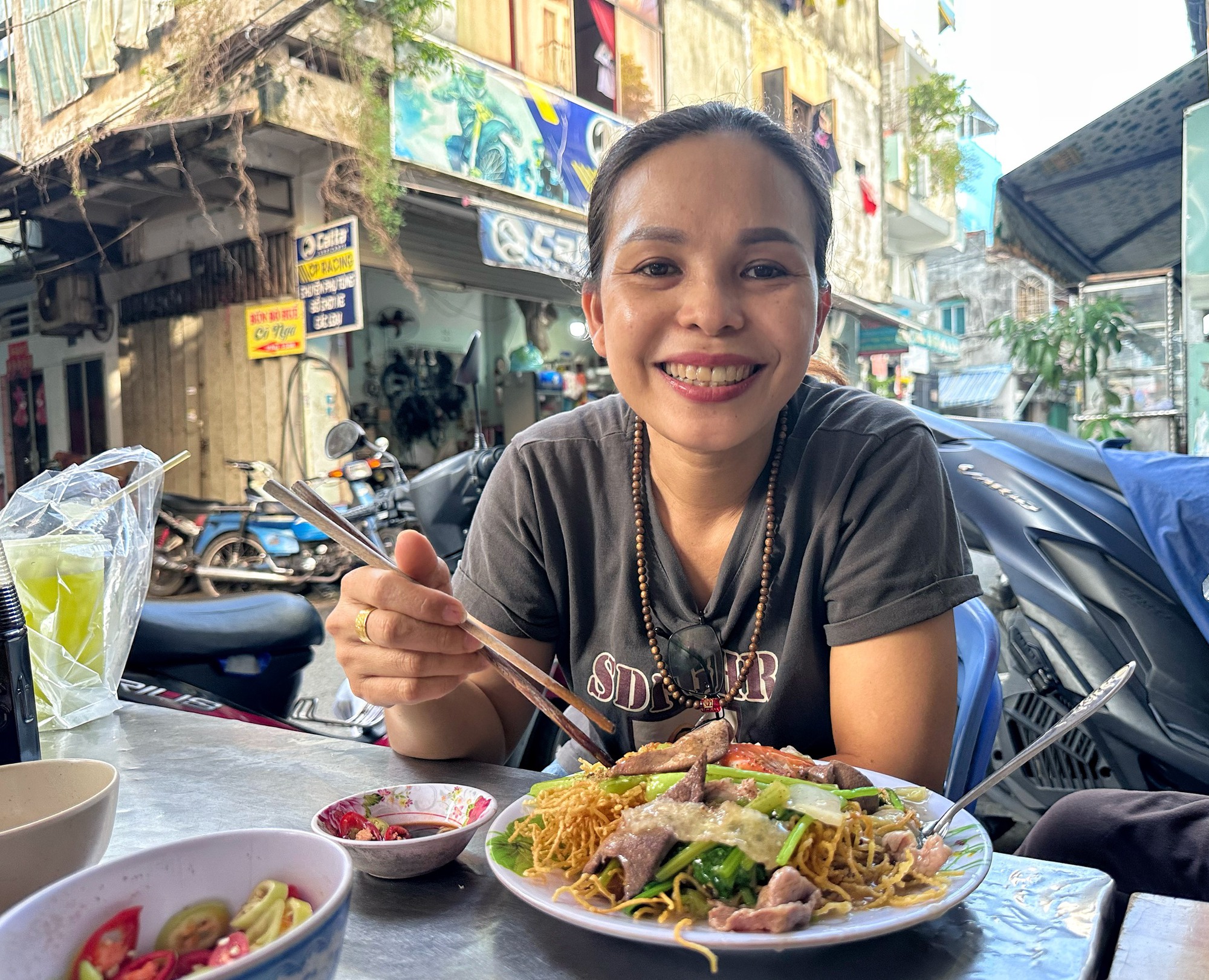 121 món ẩm thực tiêu biểu Việt Nam: Mì xào giòn Sài Gòn có gì hấp dẫn? - Ảnh 7.