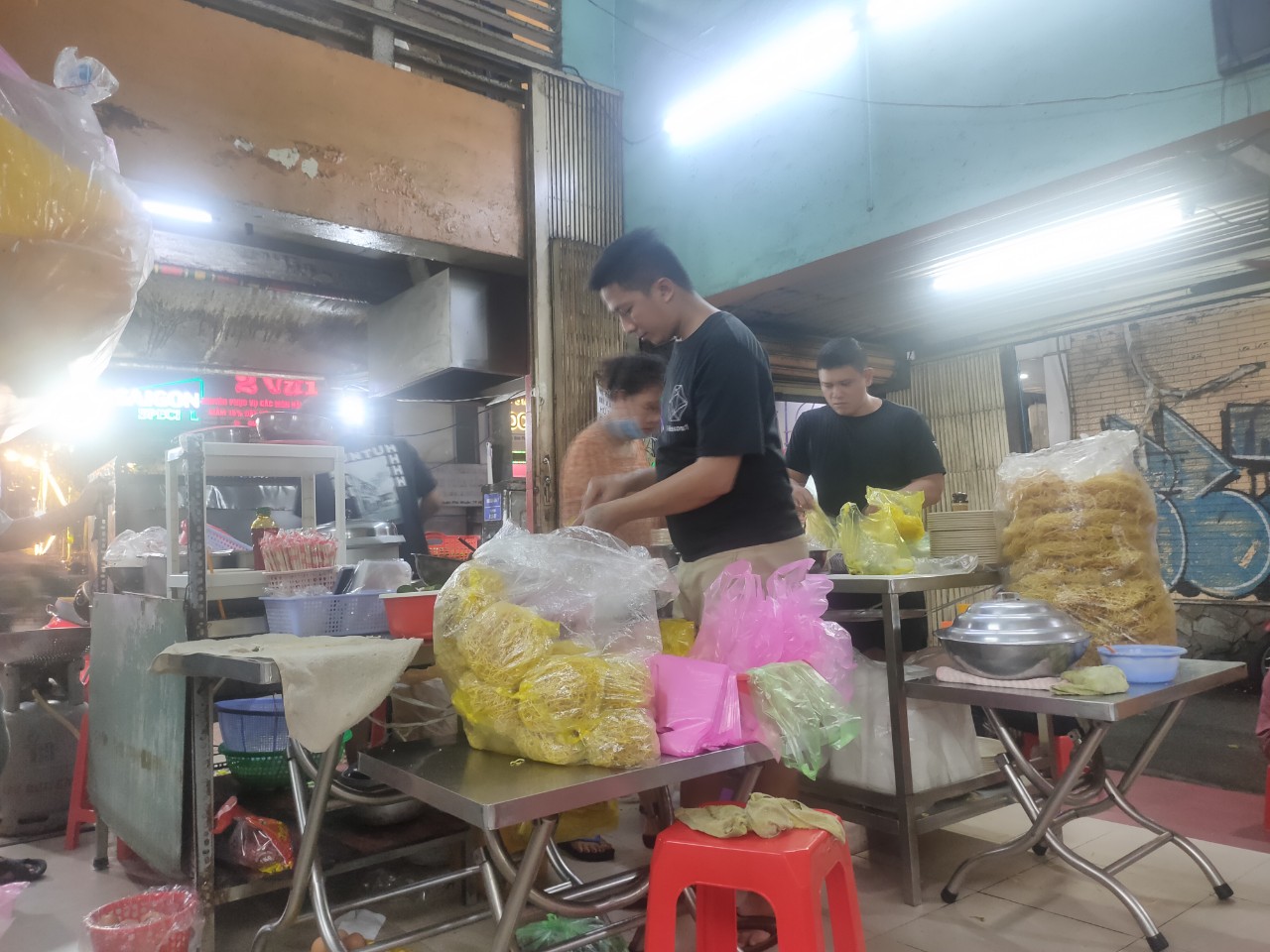 121 món ẩm thực tiêu biểu Việt Nam: Mì xào giòn Sài Gòn có gì hấp dẫn? - Ảnh 9.