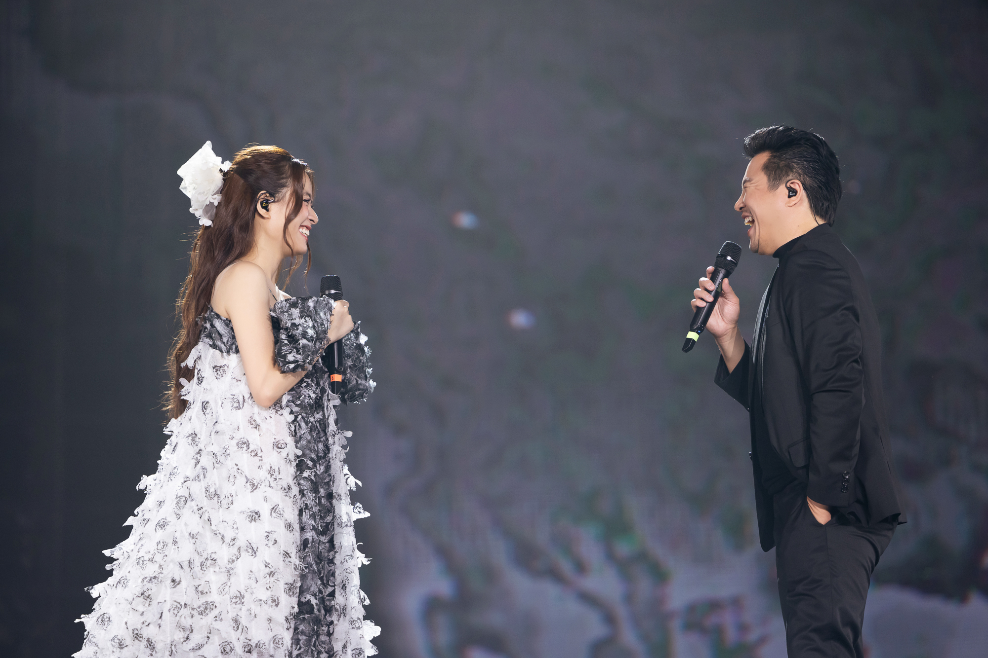 Thanh Bùi làm khách mời trong liveshow của Hoàng Thùy Linh - Ảnh 3.