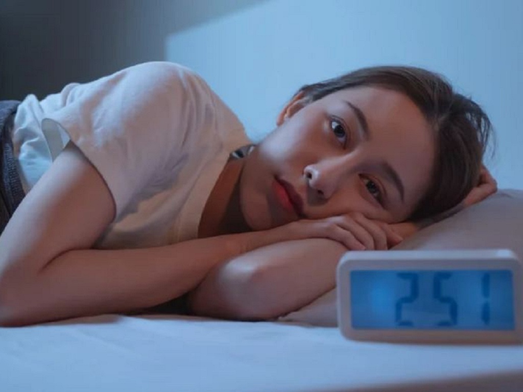 4 vấn đề sức khỏe tiềm ẩn đang gây mất ngủ mà người bệnh không biết - Ảnh 1.