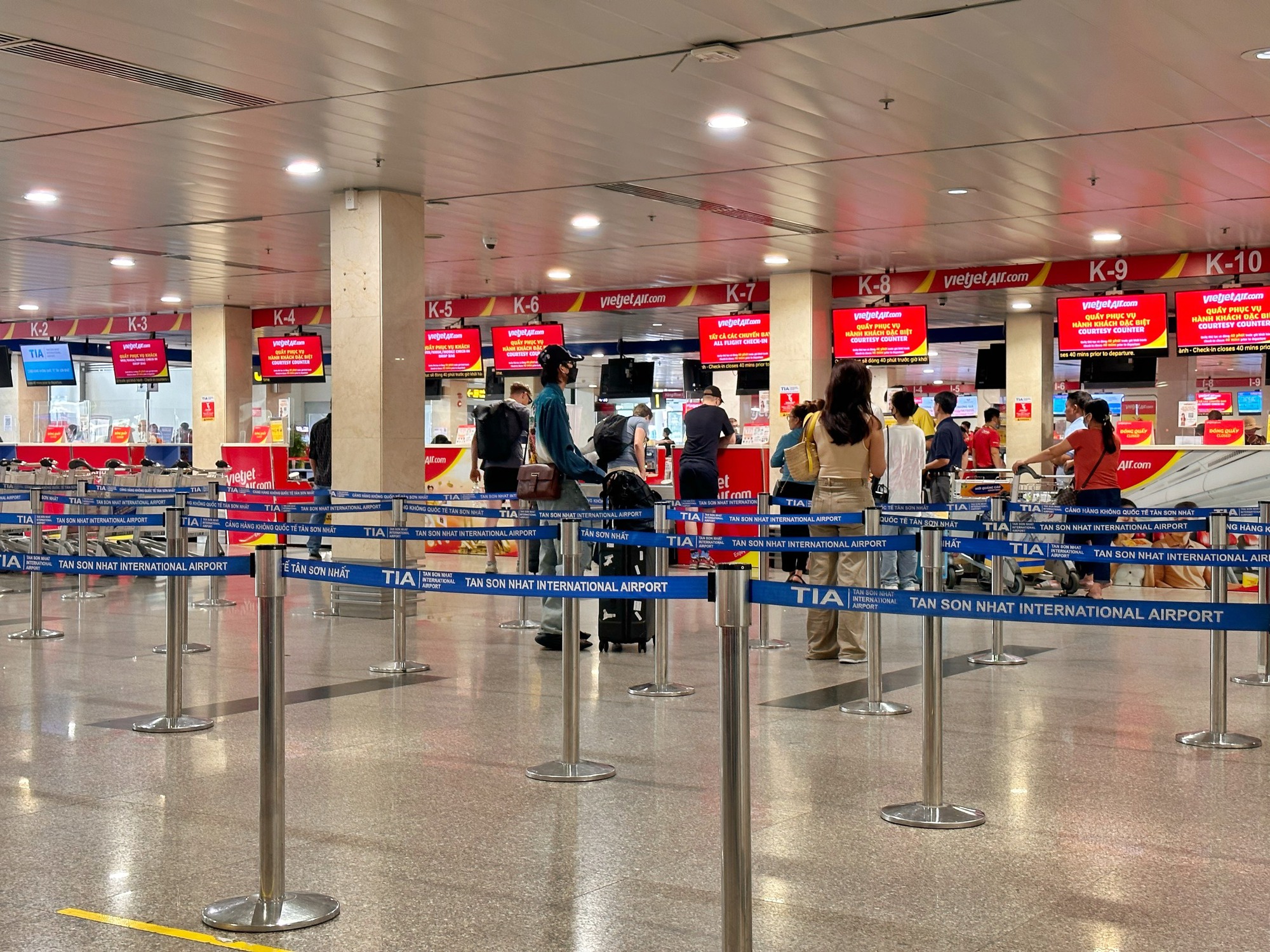 Ngày cuối nghỉ lễ 2.9: Nhộn nhịp khách ở sân bay Tân Sơn Nhất trở lại TP.HCM   - Ảnh 9.