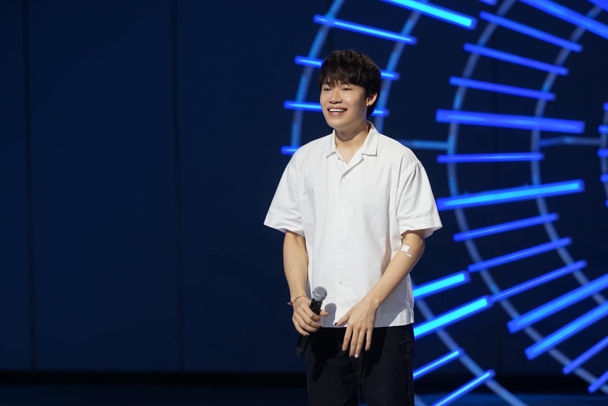 Diễn viên Quang Trung: Tôi vui dù bị loại sớm khỏi Vietnam Idol 2023 - Ảnh 1.