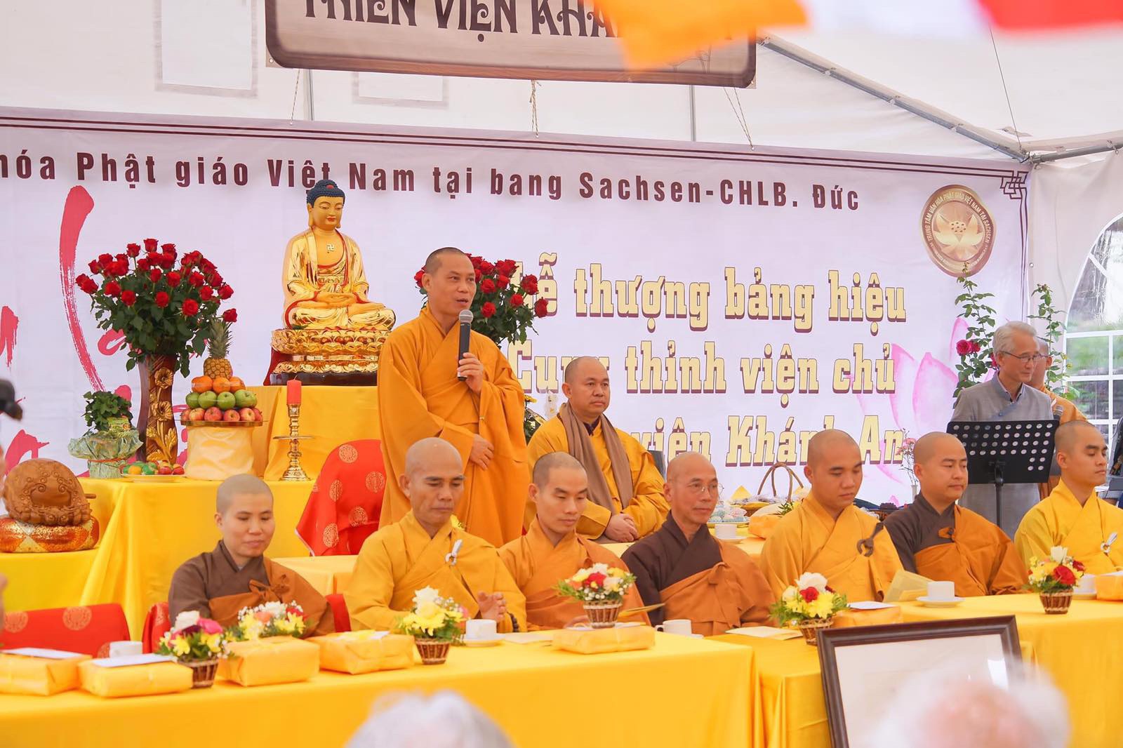Người Việt tại Đức xúc động tổ chức đại lễ Vu lan - Ảnh 1.