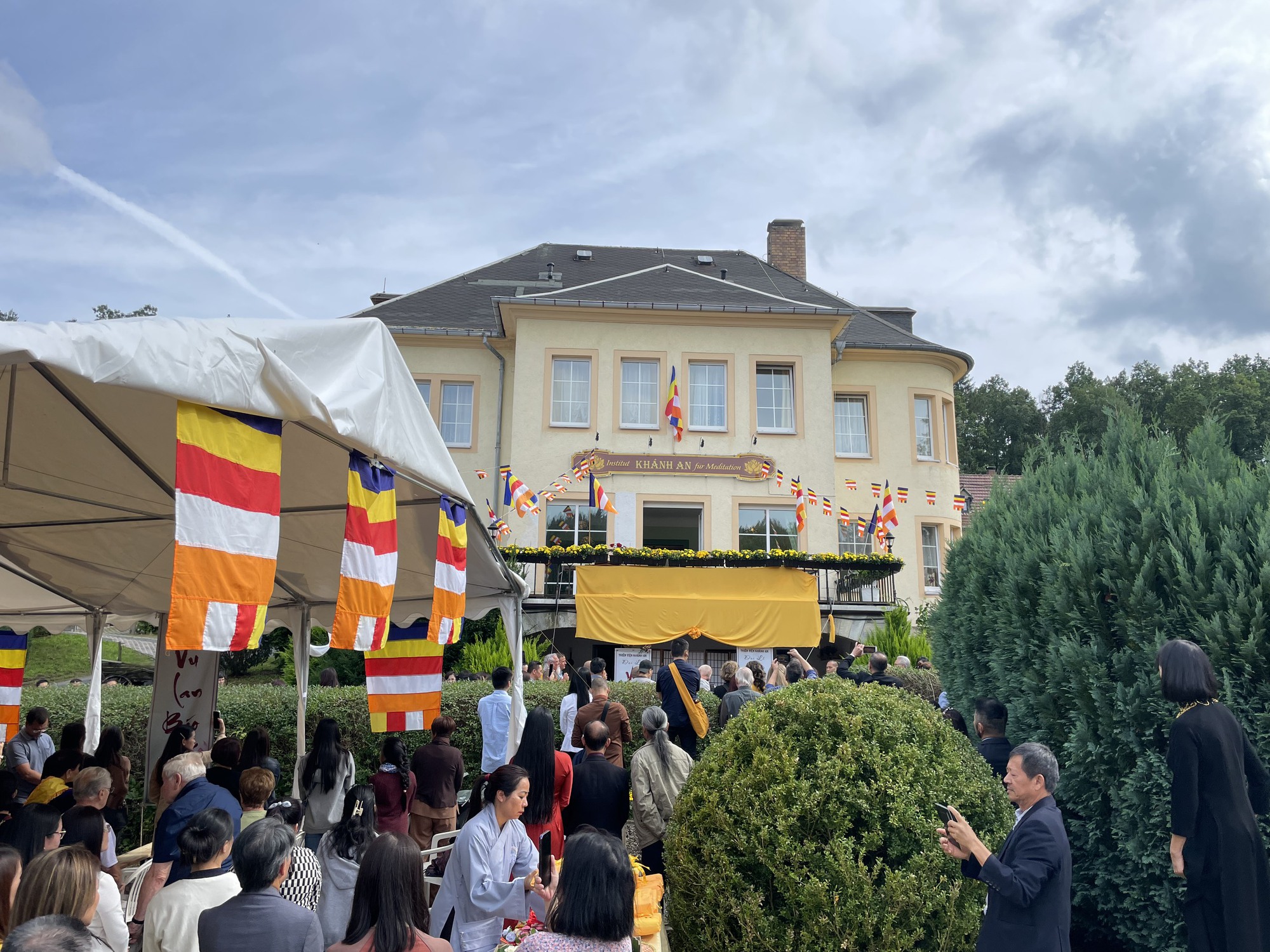 Người Việt tại Đức xúc động tổ chức đại lễ Vu lan - Ảnh 3.