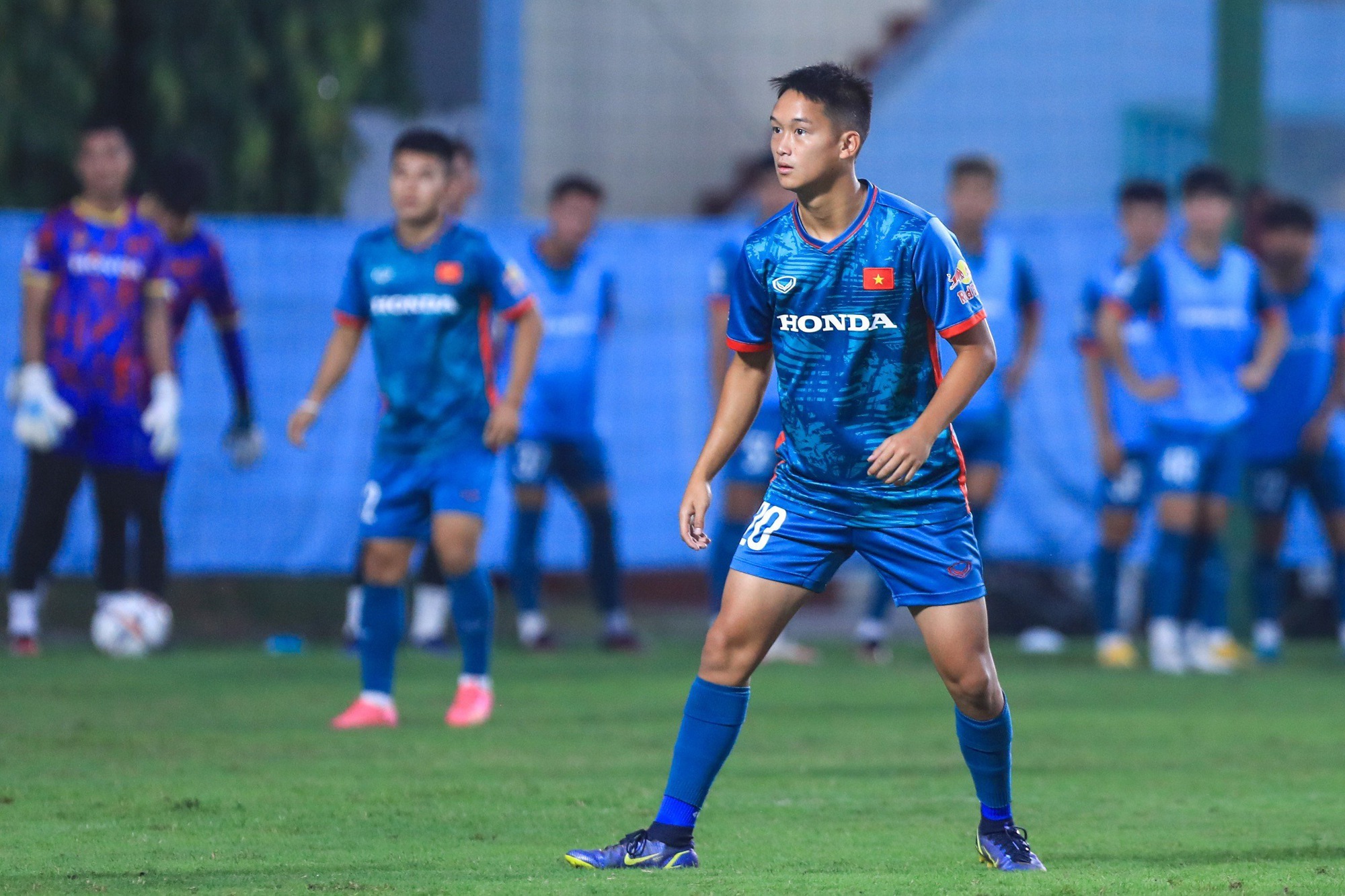 HLV Troussier gây sốc: Loại cầu thủ Việt kiều khỏi U.23 Việt Nam để… đẩy lên đội tuyển - Ảnh 4.