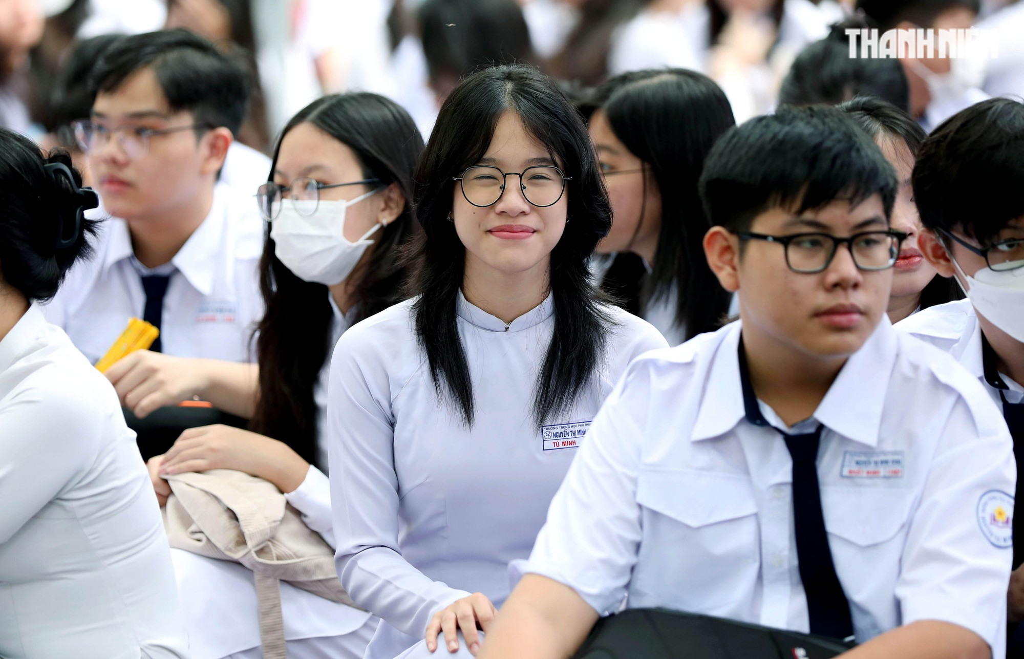 TP.HCM: Nữ sinh rạng ngời trong ngày khai giảng  - Ảnh 4.