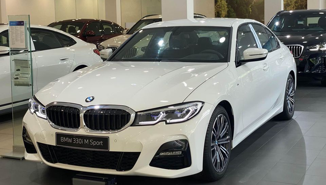 Thực hư BMW 3-Series tiếp tục giảm giá gần 1 tỉ đồng để ‘xả hàng’? - Ảnh 1.