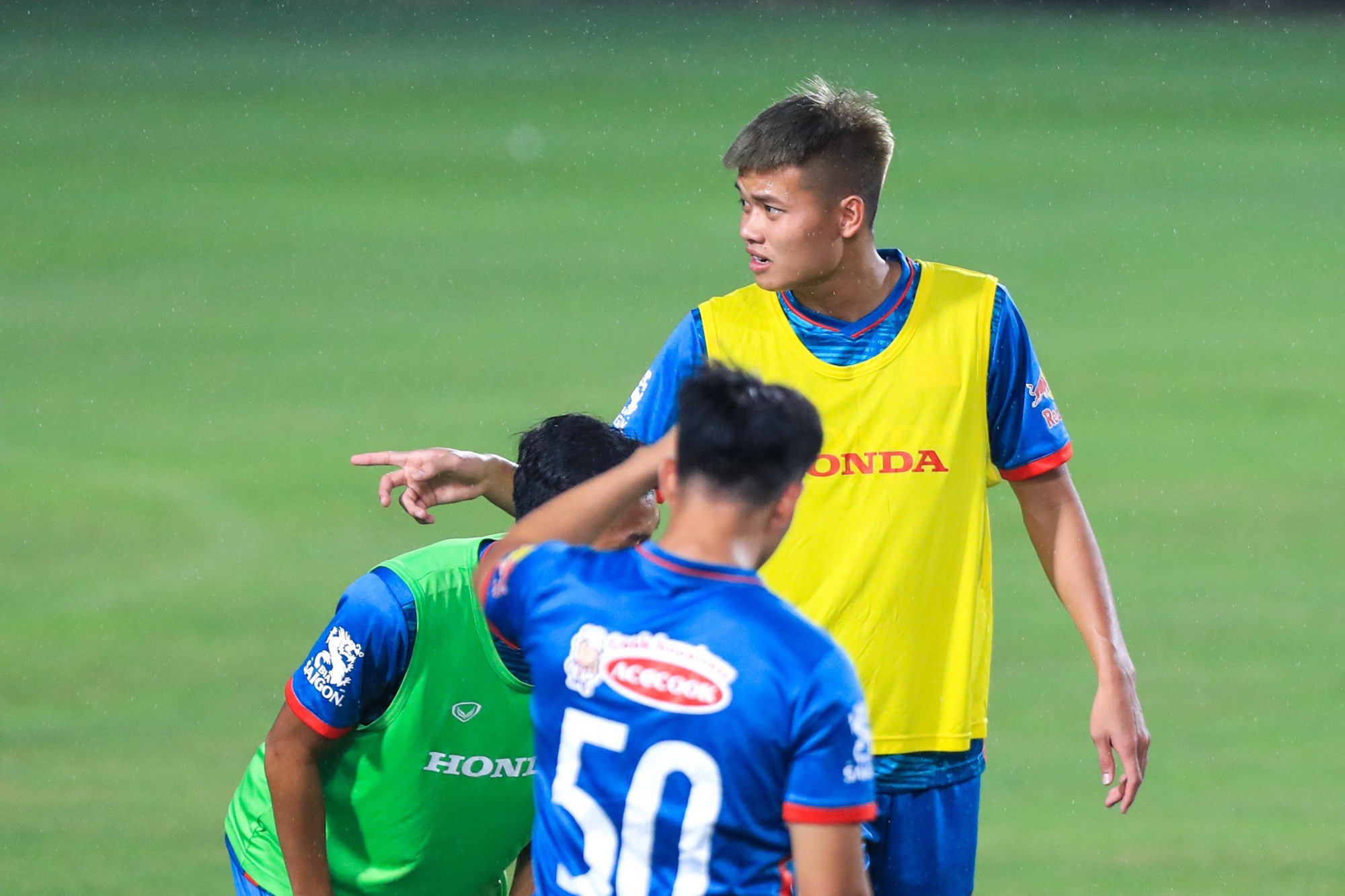 HLV Troussier gây sốc: Loại cầu thủ Việt kiều khỏi U.23 Việt Nam để… đẩy lên đội tuyển - Ảnh 6.