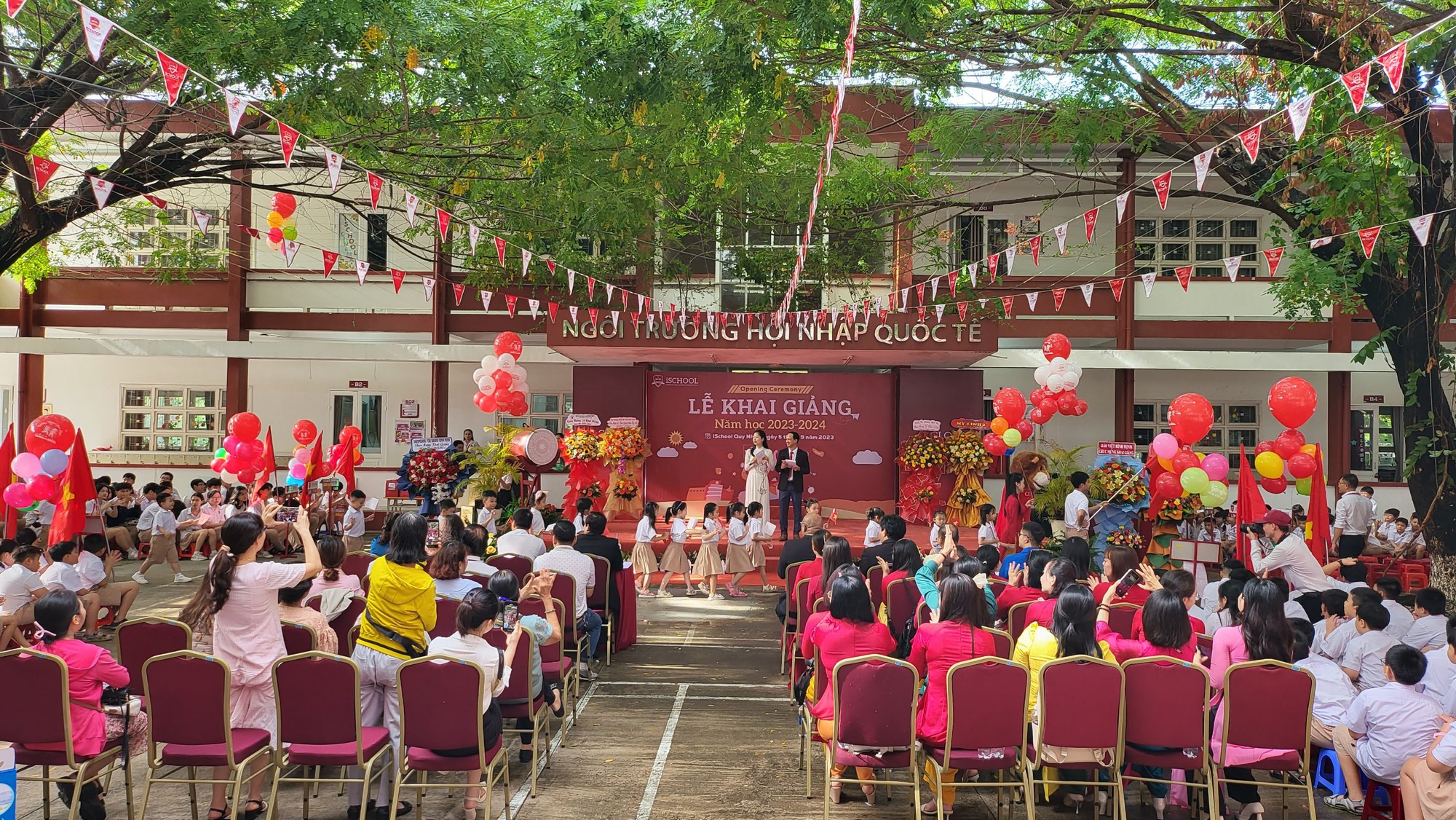 Hàng trăm nghìn học sinh Bình Định, Kon Tum dự lễ khai giảng năm học mới - Ảnh 1.