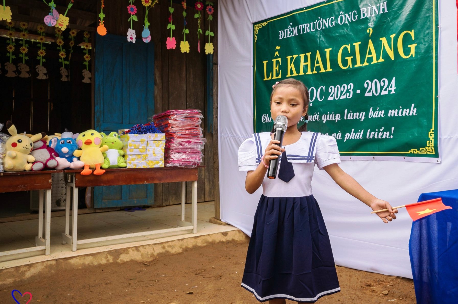 Những hình ảnh ấn tượng trong buổi khai giảng 'vô cùng đặc biệt' trên đỉnh trời  - Ảnh 13.