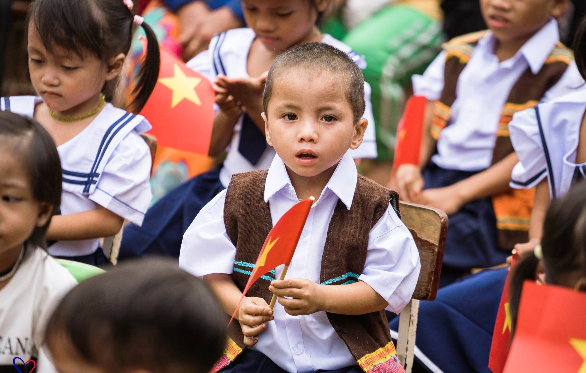 Những hình ảnh ấn tượng trong buổi khai giảng 'vô cùng đặc biệt' trên đỉnh trời  - Ảnh 10.