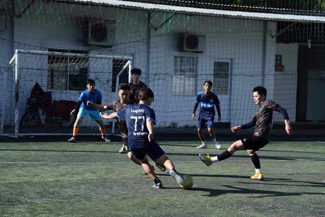 6. Thách thức và cơ hội trong bóng đá phủi