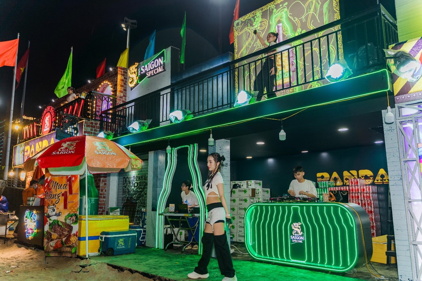 Das Viertel Bui Vien wurde beim Vung Tau Beerfest nachgebaut Khu Bùi Viện được tái hiện tại Vũng Tàu Beerfest