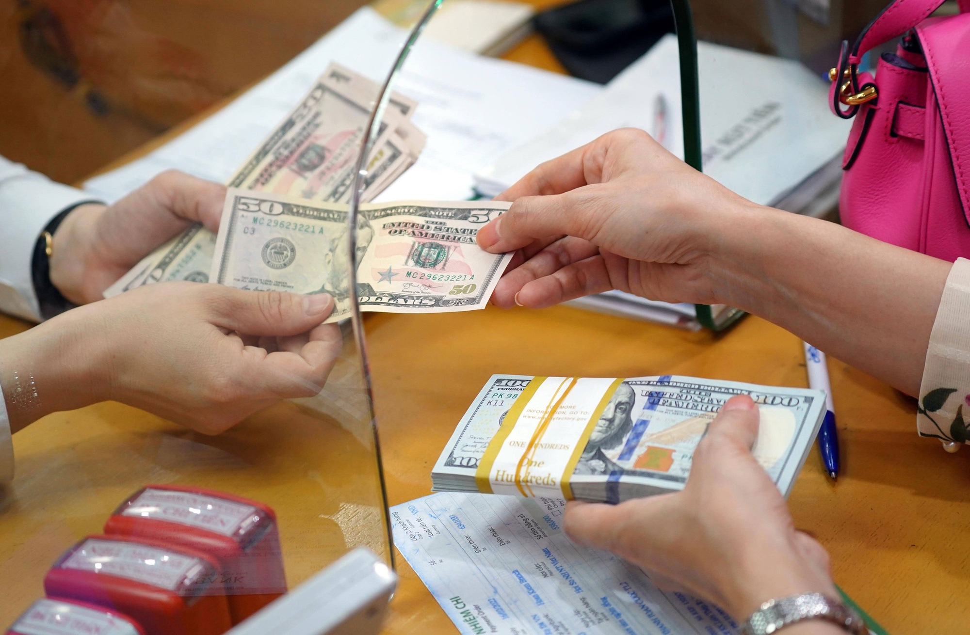 Giá USD hôm nay 6.9.2023: Trong nước giảm ngược chiều thế giới - Ảnh 1. Giá USD hôm nay 6.9.2023: Trong nước giảm ngược chiều thế giới - Ảnh 1.