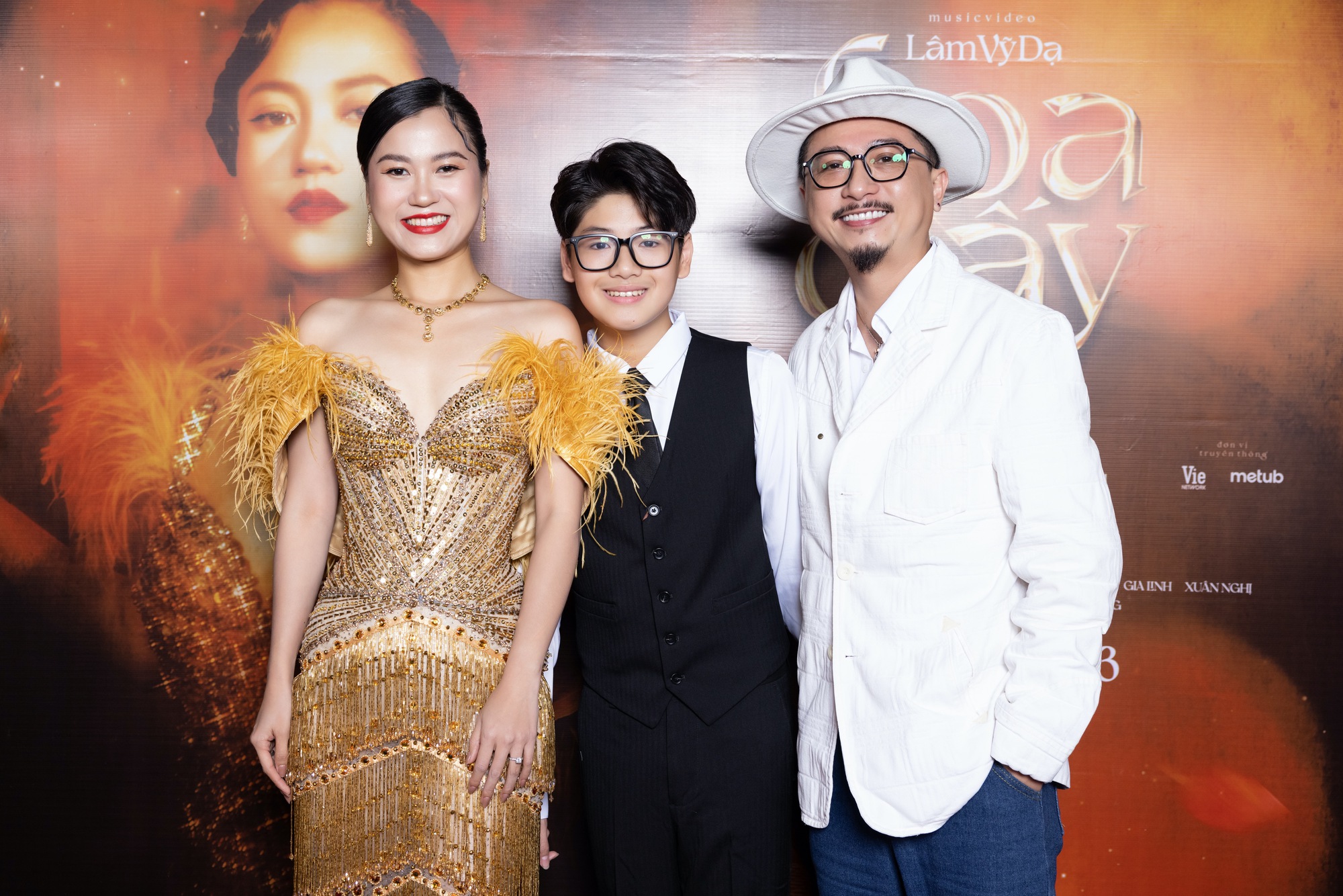 Khả Như, Lê Dương Bảo Lâm mừng Lâm Vỹ Dạ ra mắt MV tiền tỉ - Ảnh 1.
