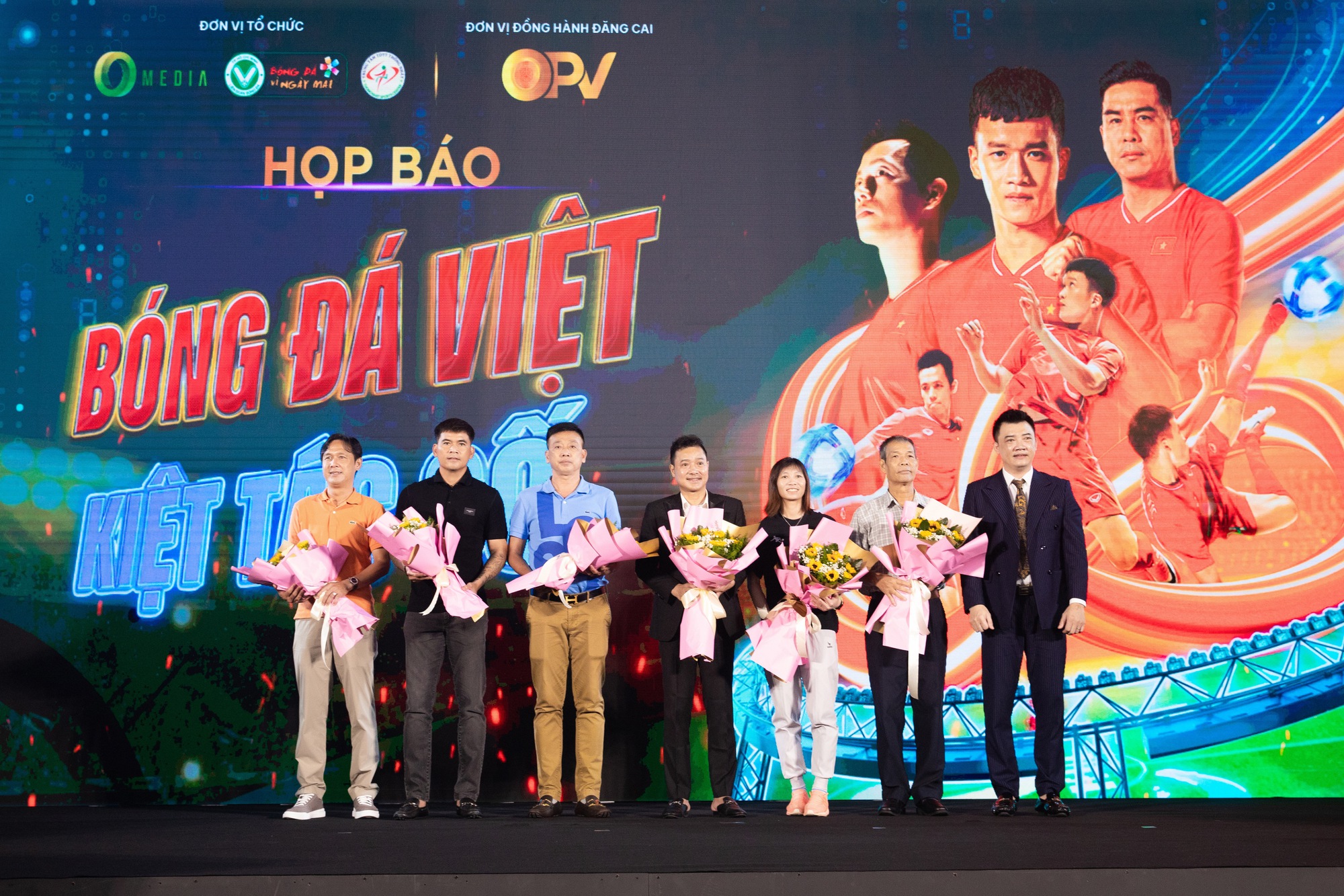 Trận đấu rất đặc biệt của các thế hệ vàng đội tuyển Việt Nam - Ảnh 2.