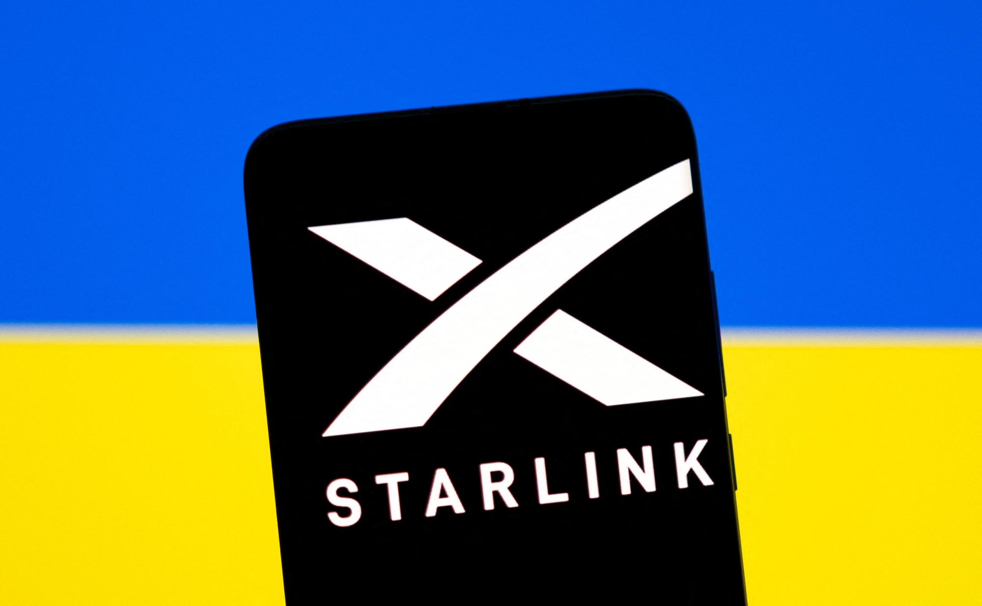 Tỉ phú Elon Musk chỉ đạo tắt tín hiệu Starlink gần Crimea? - Ảnh 1.